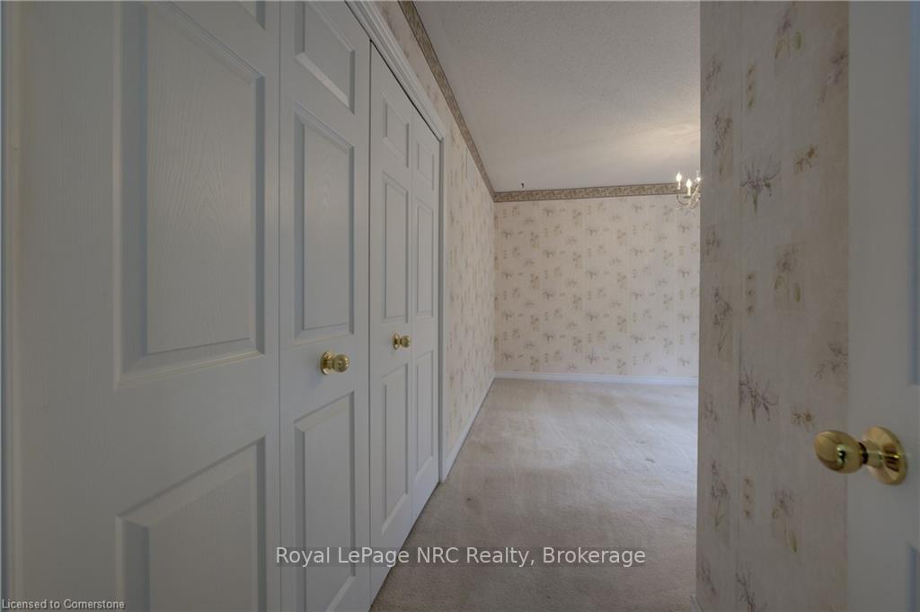 3 Bedrooms Condo at 120 Beddoe, Hamilton For sale