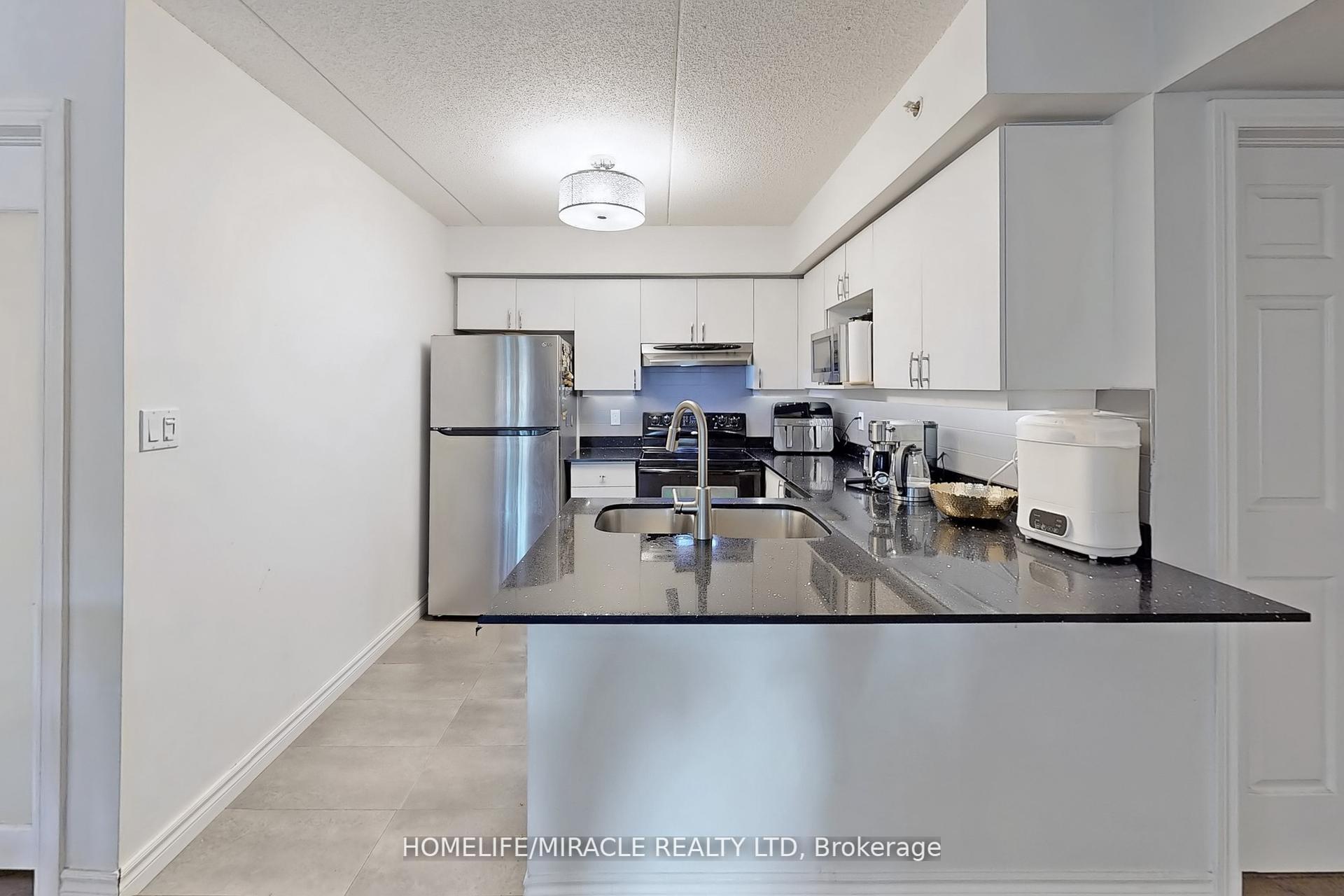 2 Bedrooms Condo at 1440 Bishops, Oakville For sale