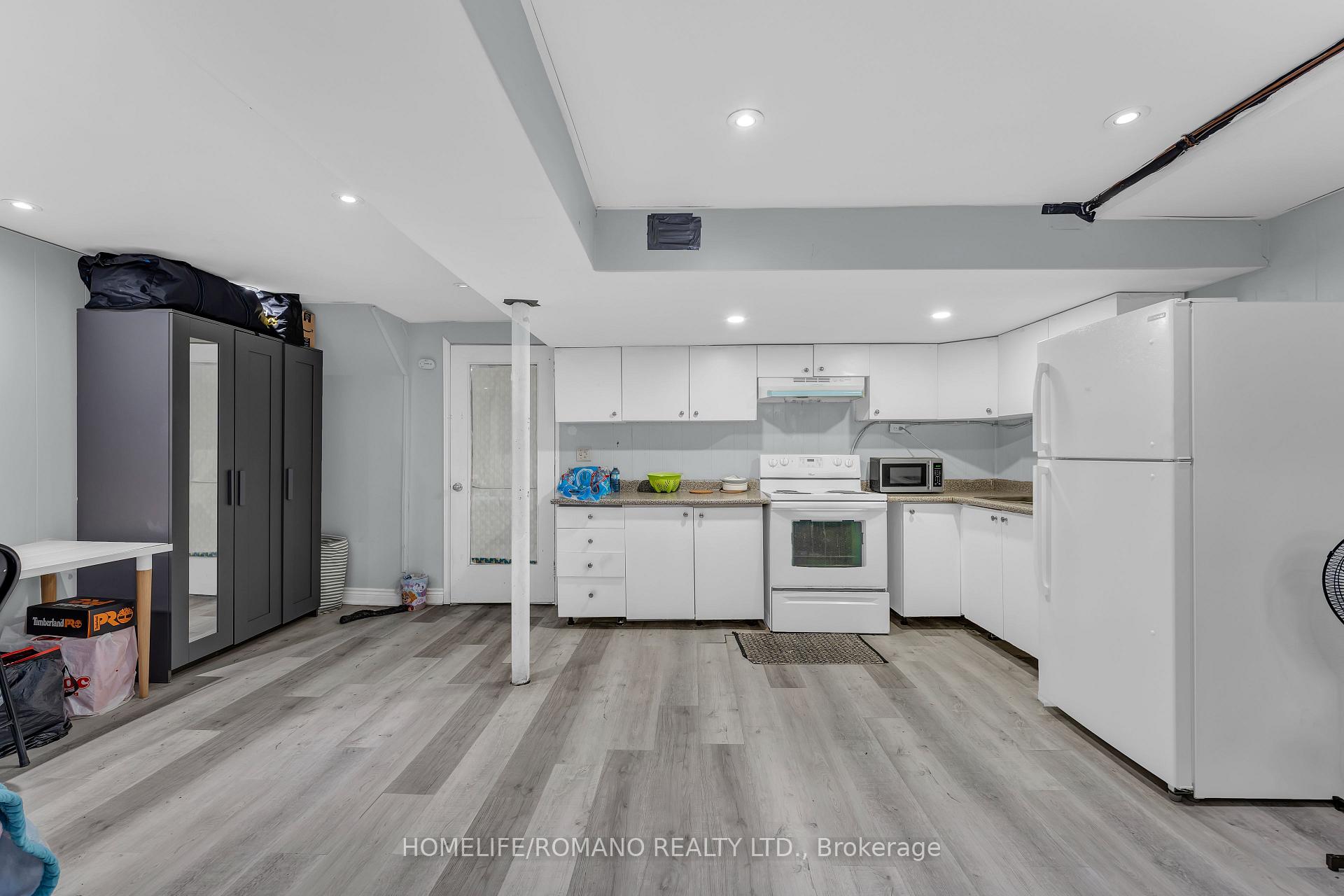 4 Bedrooms Condo at 7440 Goreway, Mississauga For sale