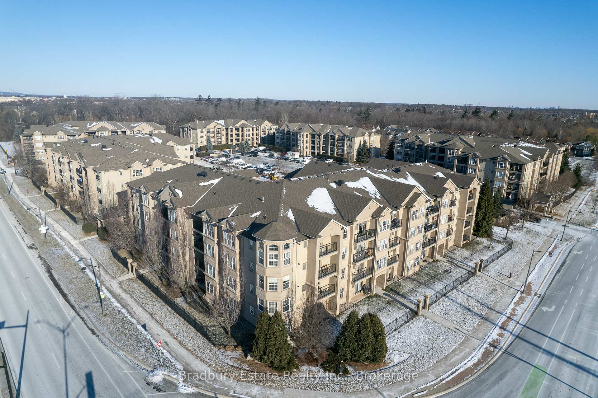 2 Bedrooms Condo at 2045 Appleby,  Burlington For sale