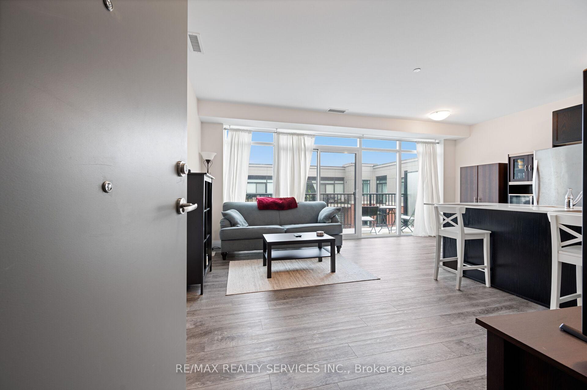 2 Bedrooms Condo at 1 Redfern, Hamilton For sale
