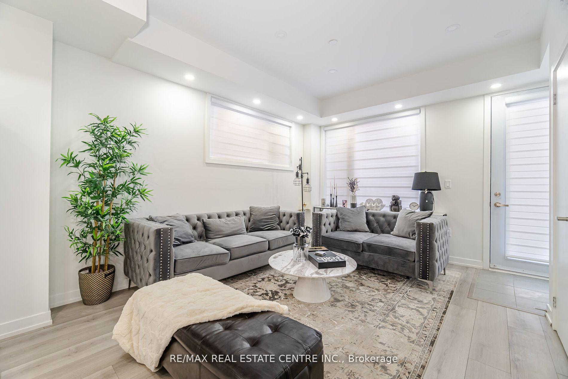 2 Bedrooms Condo at 3562 Colonial,  Mississauga For sale