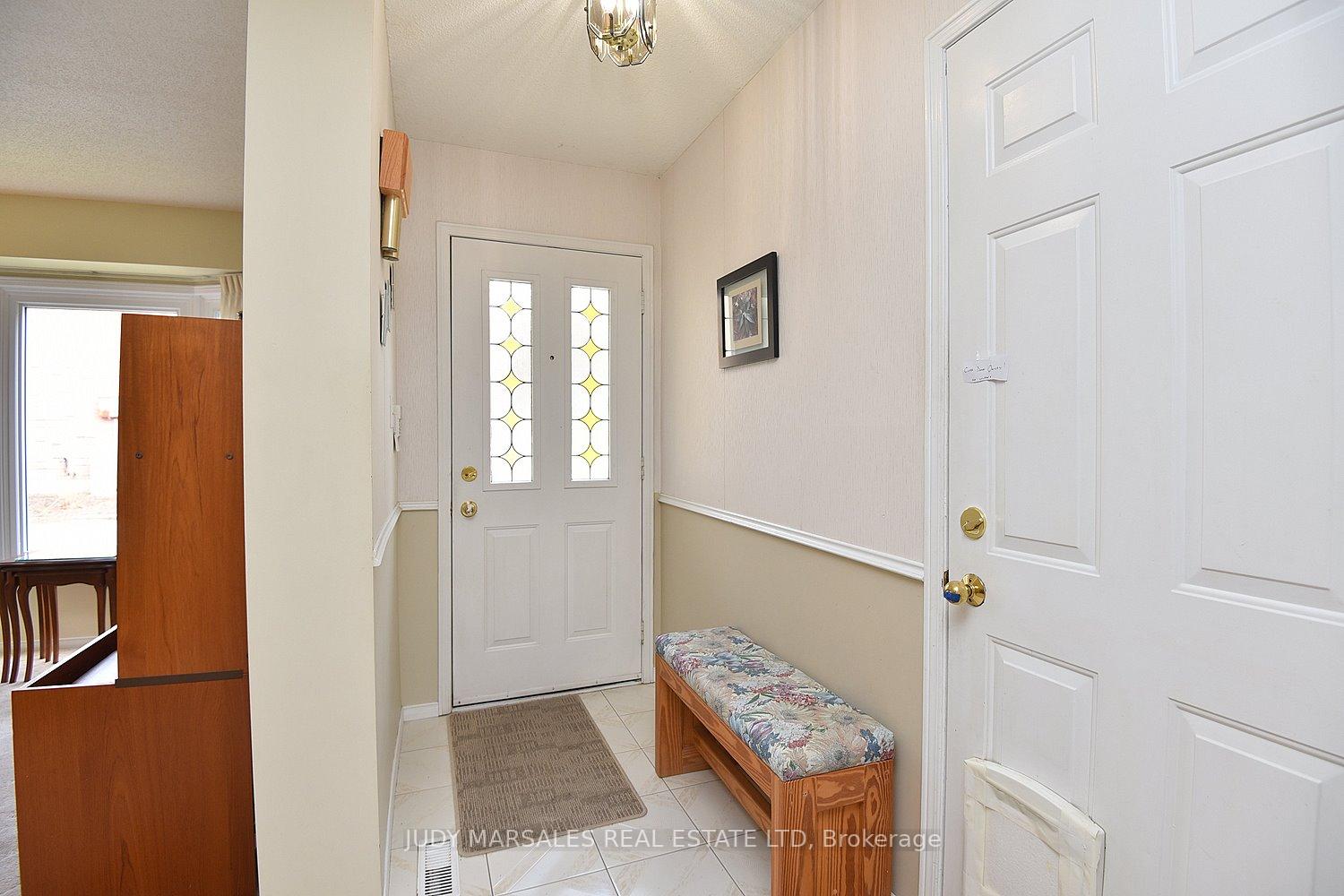 3 Bedrooms Condo at 644 Upper Paradise,  Hamilton For sale
