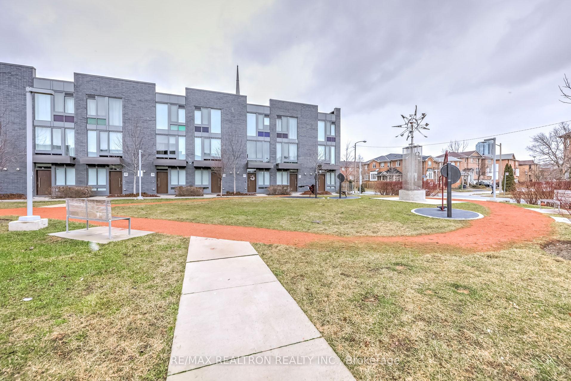 3 Bedrooms Condo at 25 Sonic, Toronto For sale
