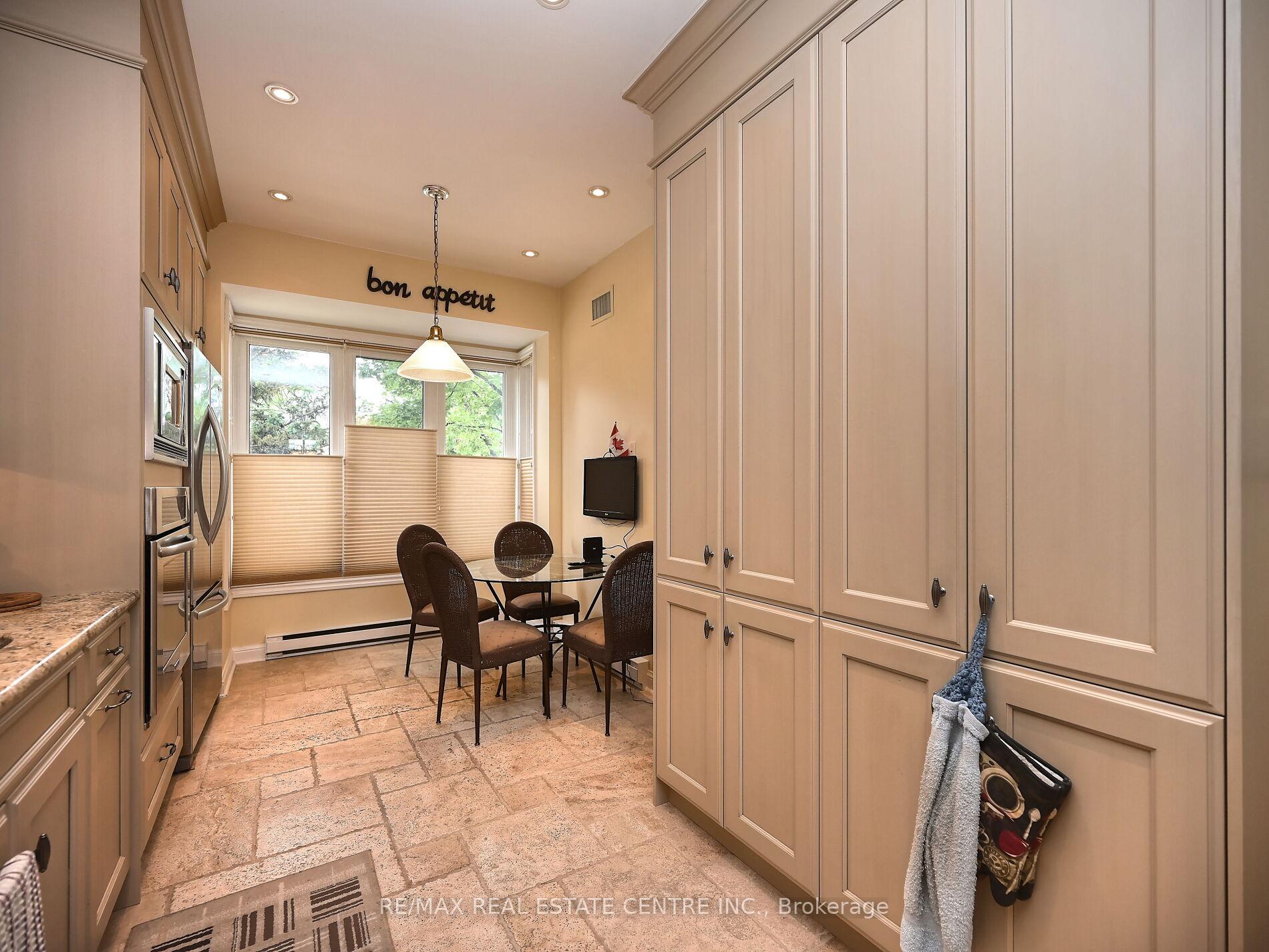 3 Bedrooms Condo at 3587 Kariya, Mississauga For sale