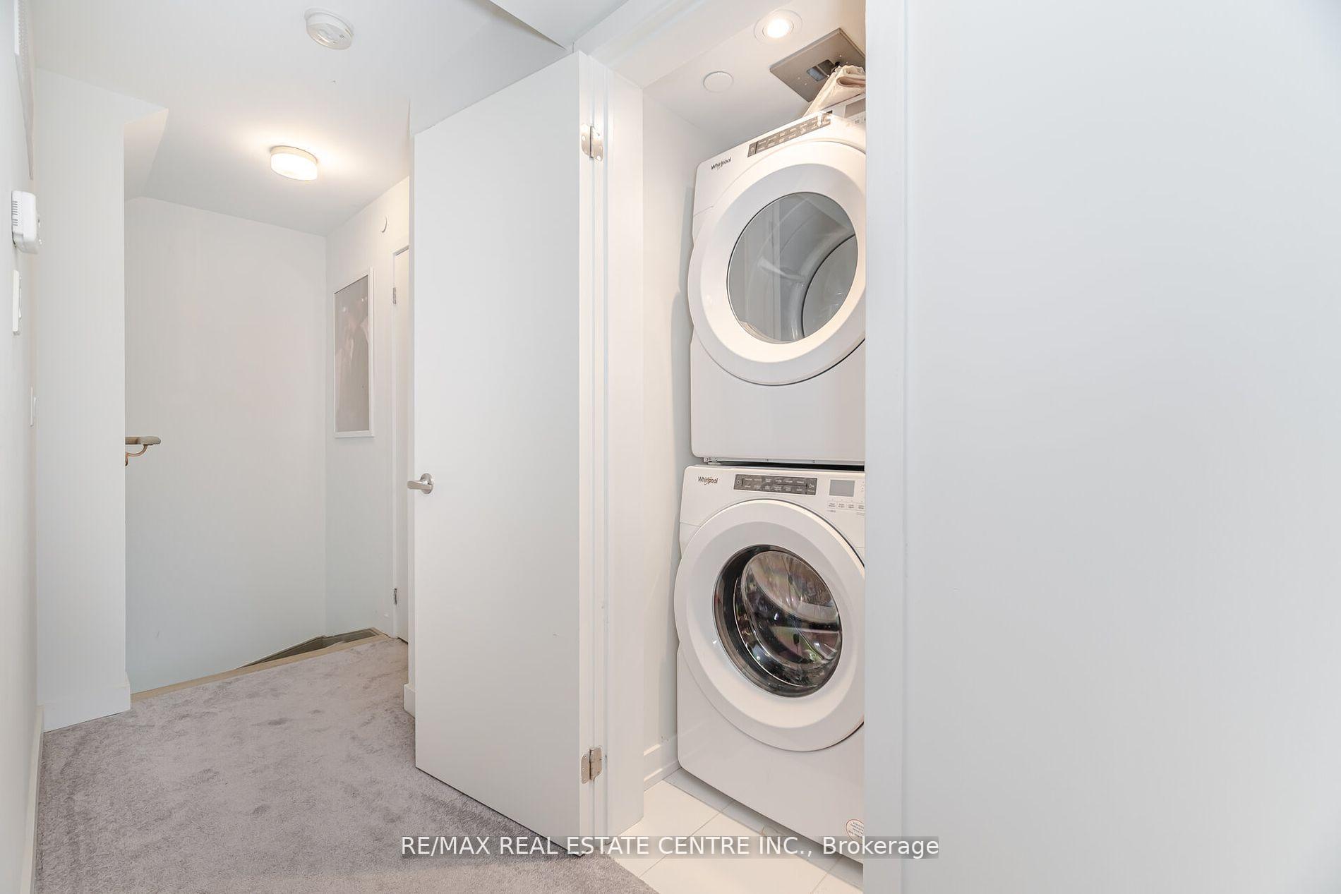 2 Bedrooms Condo at 3562 Colonial,  Mississauga For sale