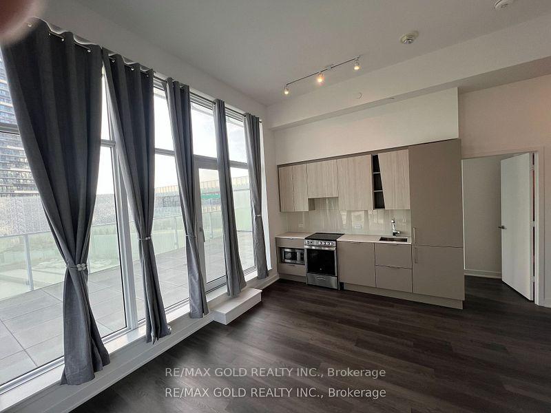 3 Bedrooms Condo at 3900 Confederation, Mississauga For sale