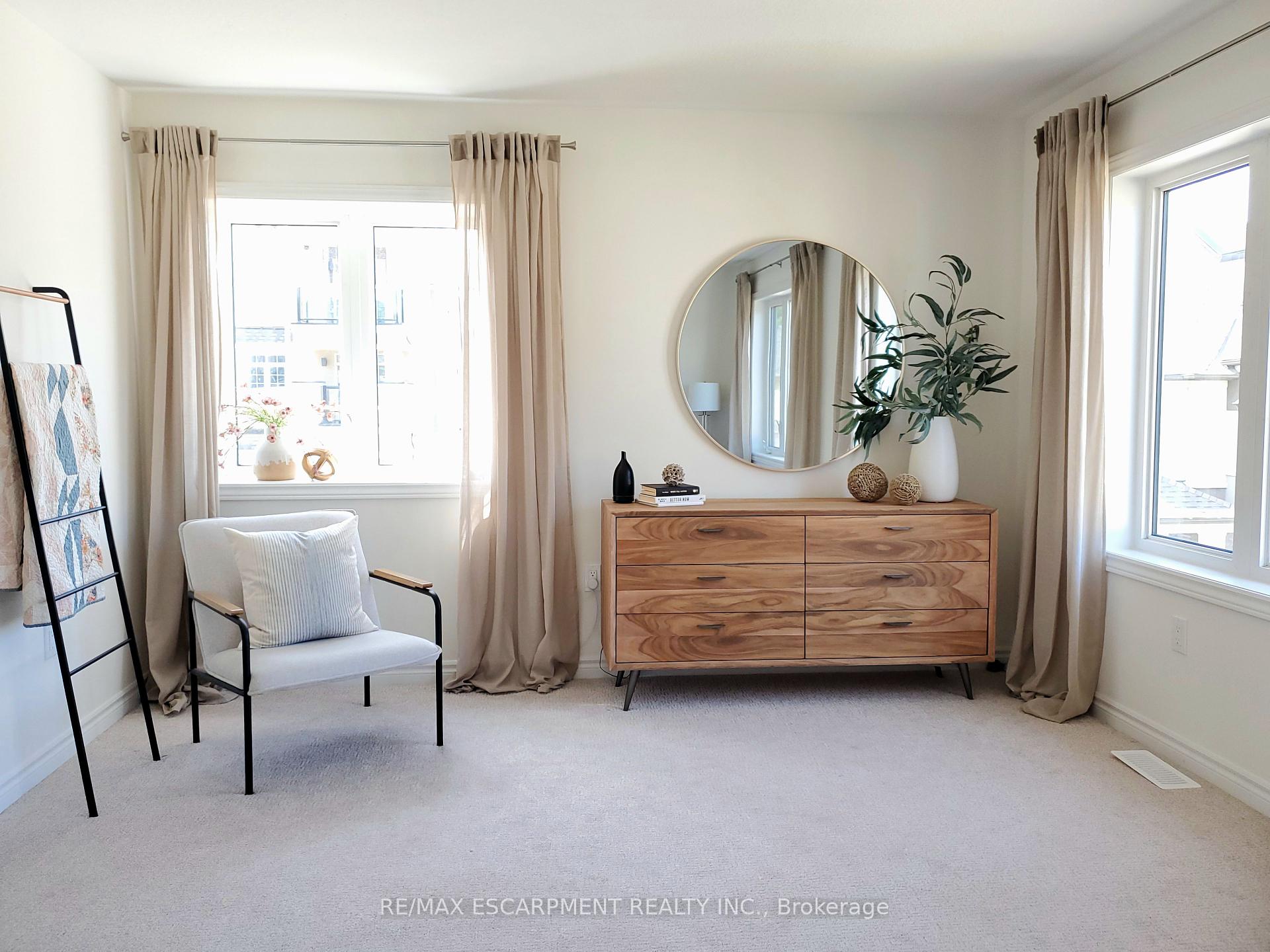 3 Bedrooms Condo at 305 Garner, Hamilton For sale