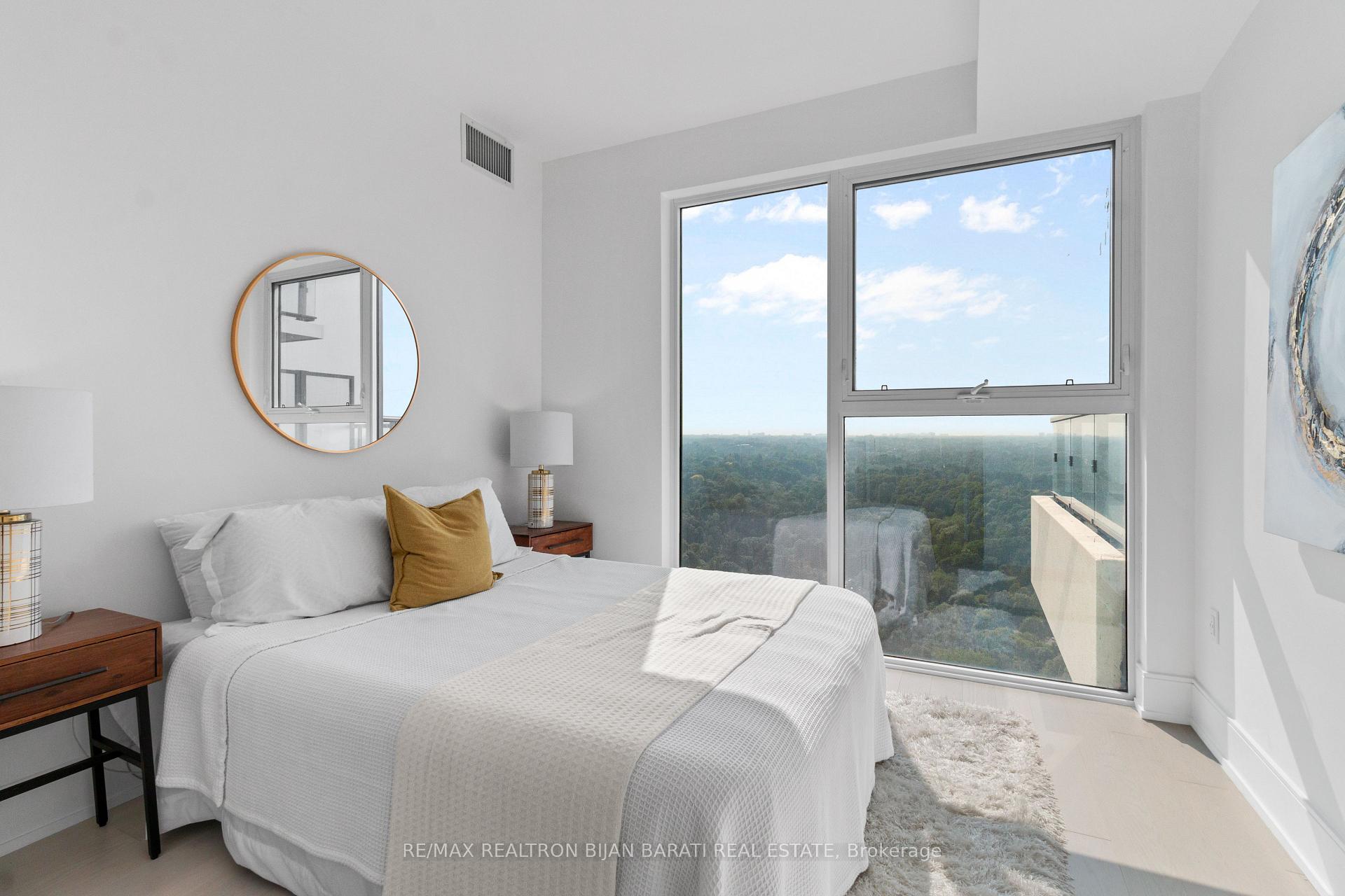 3 Bedrooms Condo at 10 Inn On The Park, Toronto For sale