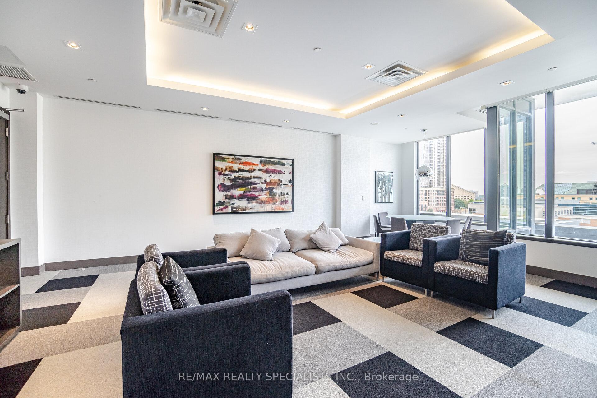2 Bedrooms Condo at 510 Curran,  Mississauga For sale
