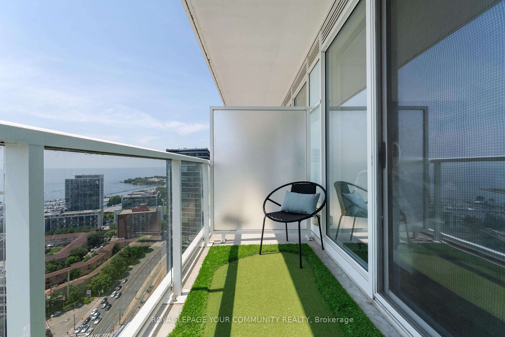 3 Bedrooms Condo at 17 Bathurst, Toronto For sale
