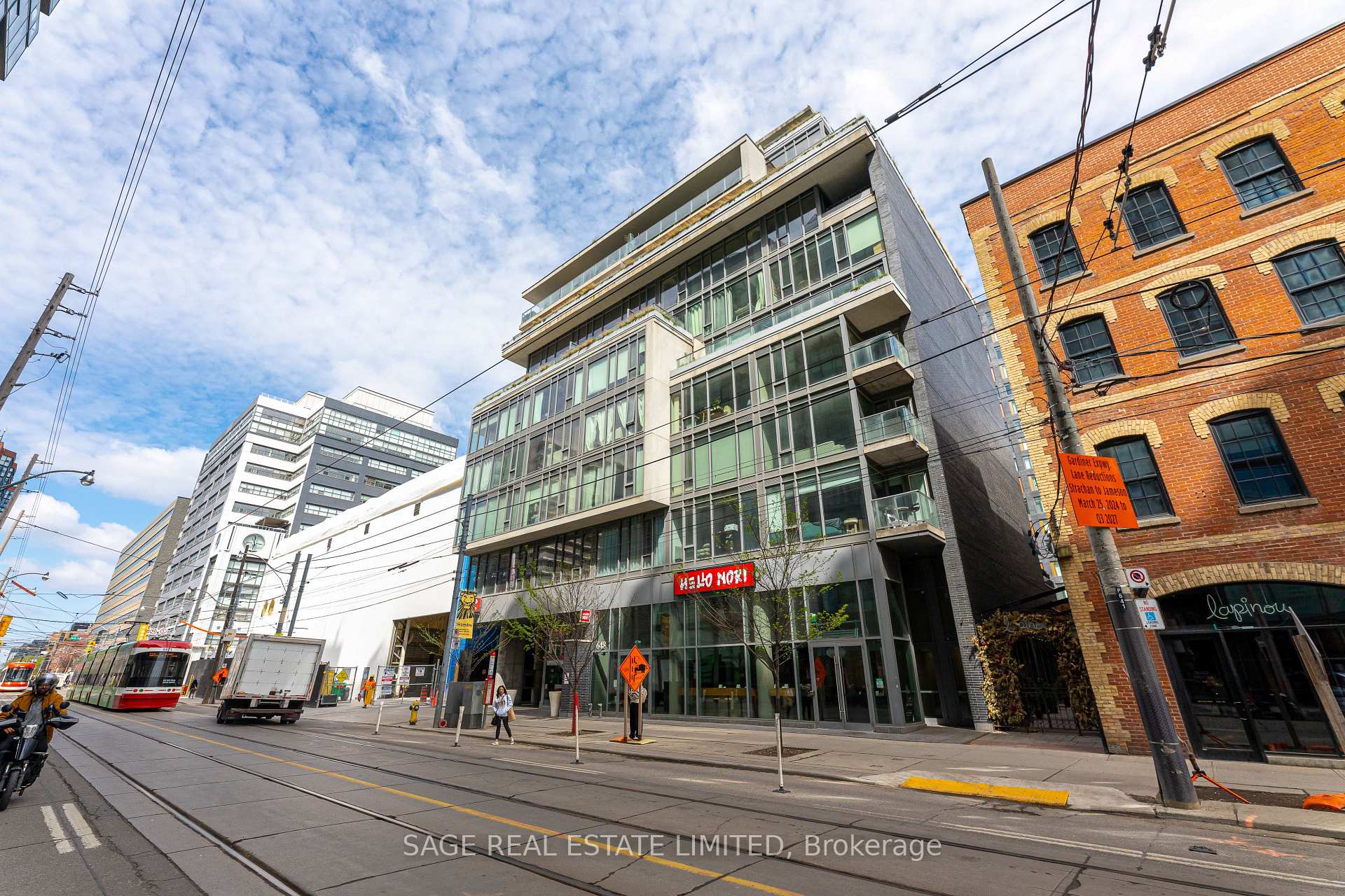 1 Bedroom Condo at 95 Bathurst, Toronto For sale