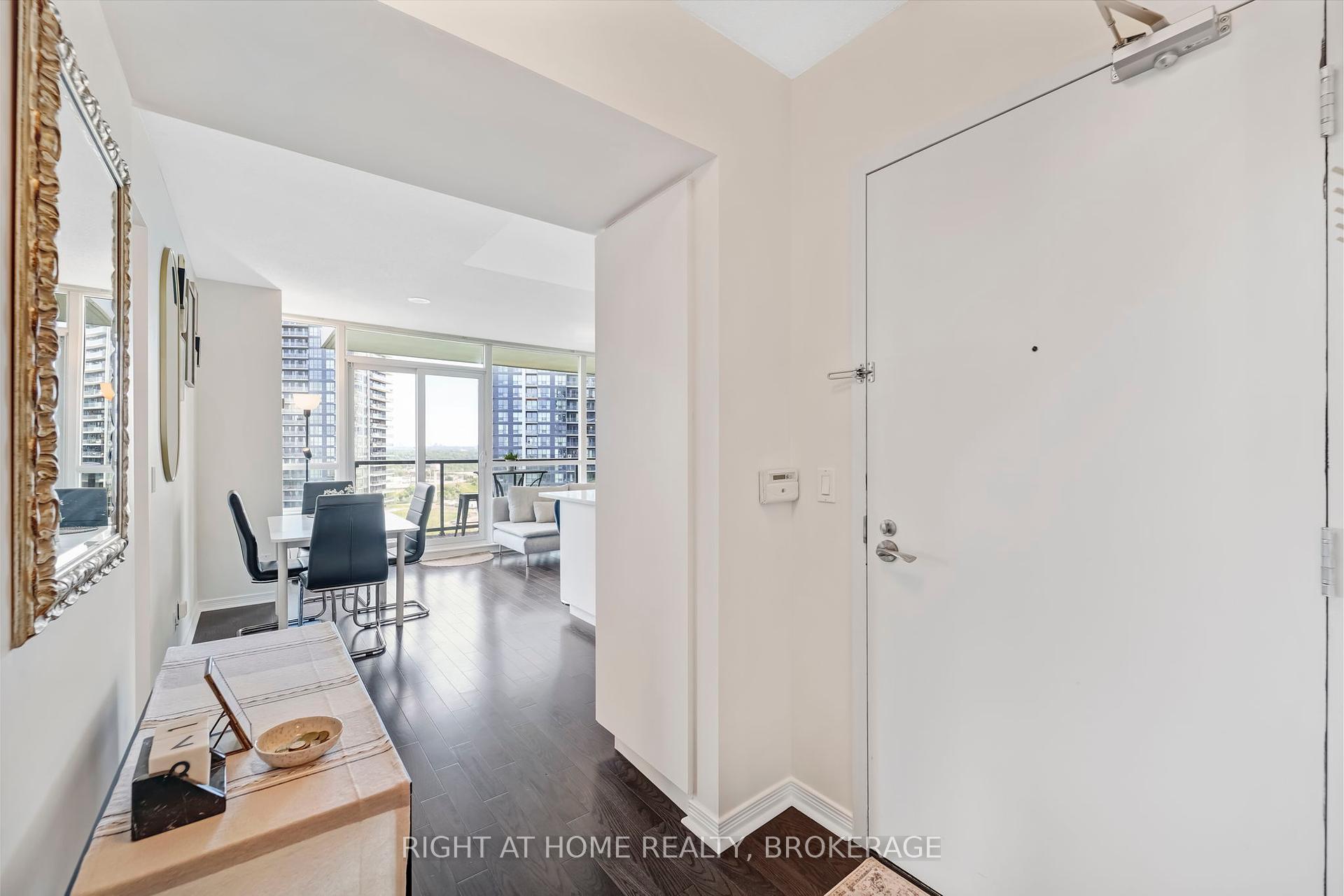 2 Bedrooms Condo at 15 Legion, Toronto For sale