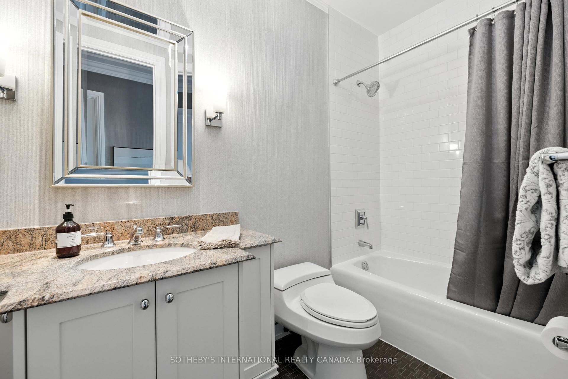 2 Bedrooms Condo at 183 Wellington, Toronto For sale