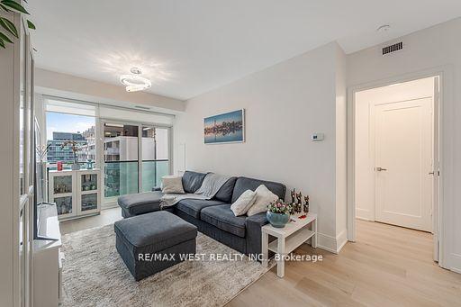 2 Bedrooms Condo at 70 Roehampton,  Toronto For sale