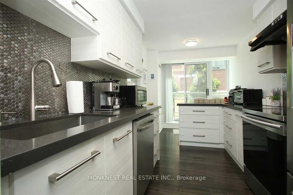 2 Bedrooms Condo at 68 Grangeway, Toronto For sale
