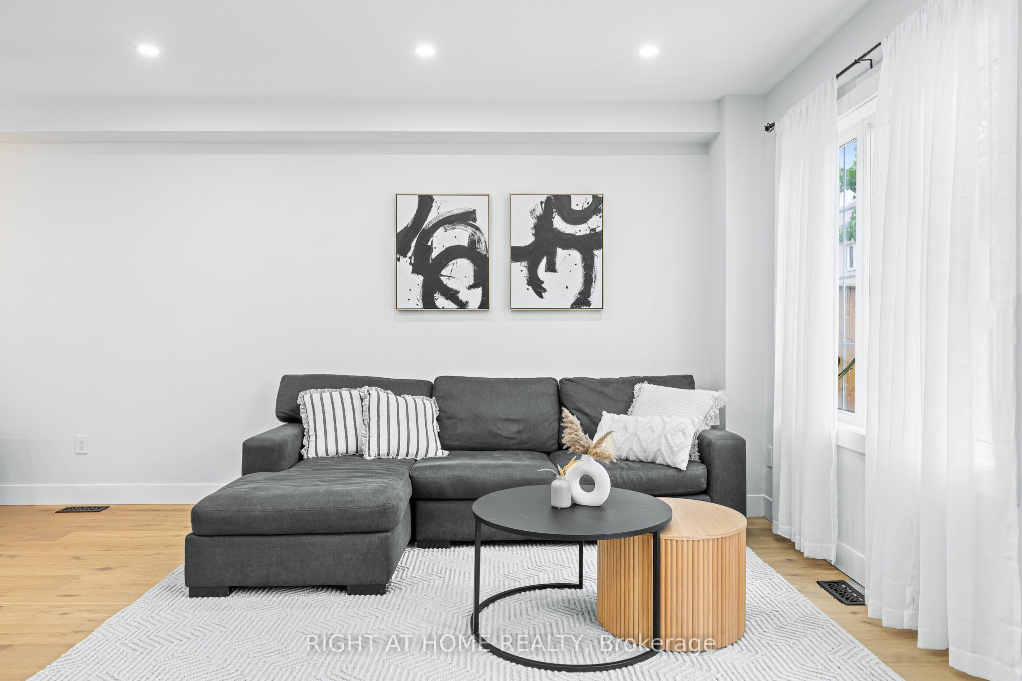 8777 Dufferin Street, #13