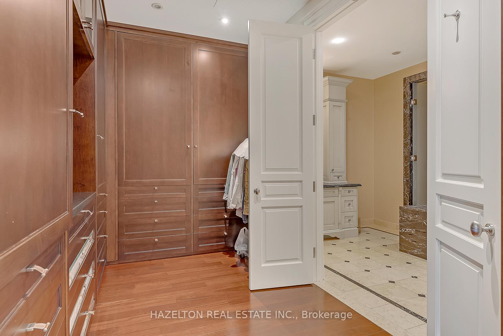 4 Bedrooms Condo at 118 Yorkville, Toronto For sale