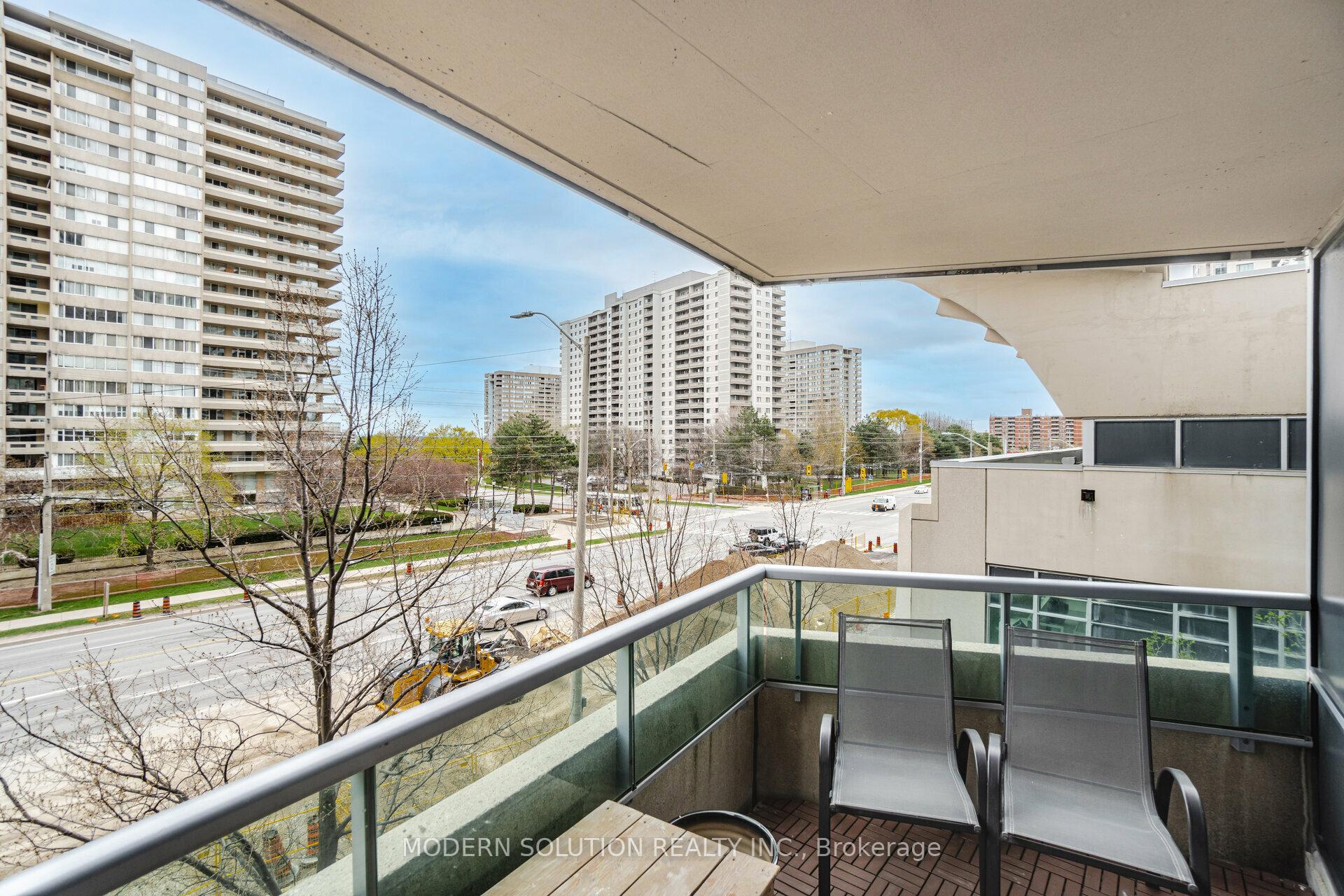 2 Bedrooms Condo at 1 Elm, Mississauga For sale