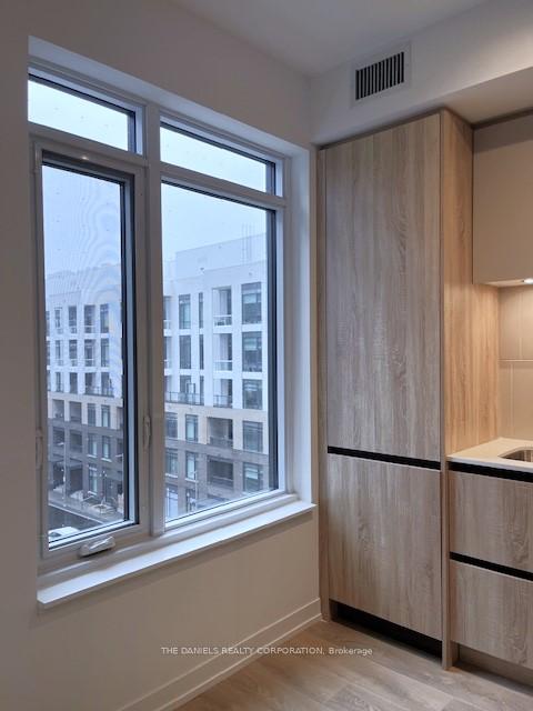 2 Bedrooms Condo at 8 Beverley Glen,  Vaughan For sale