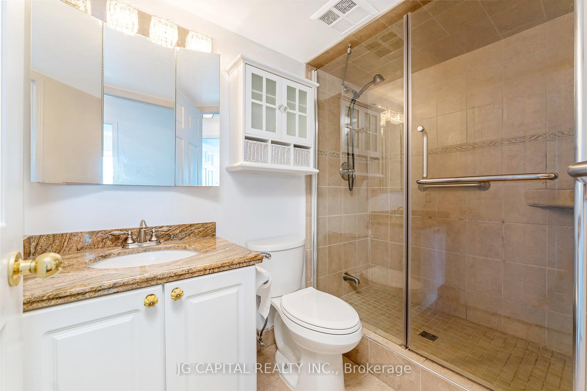 2 Bedrooms Condo at 233 Beecroft,  Toronto For sale