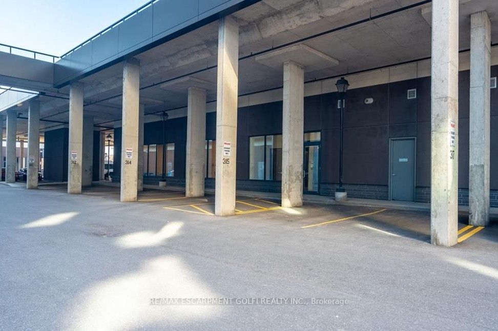 550 North Service Road, #404