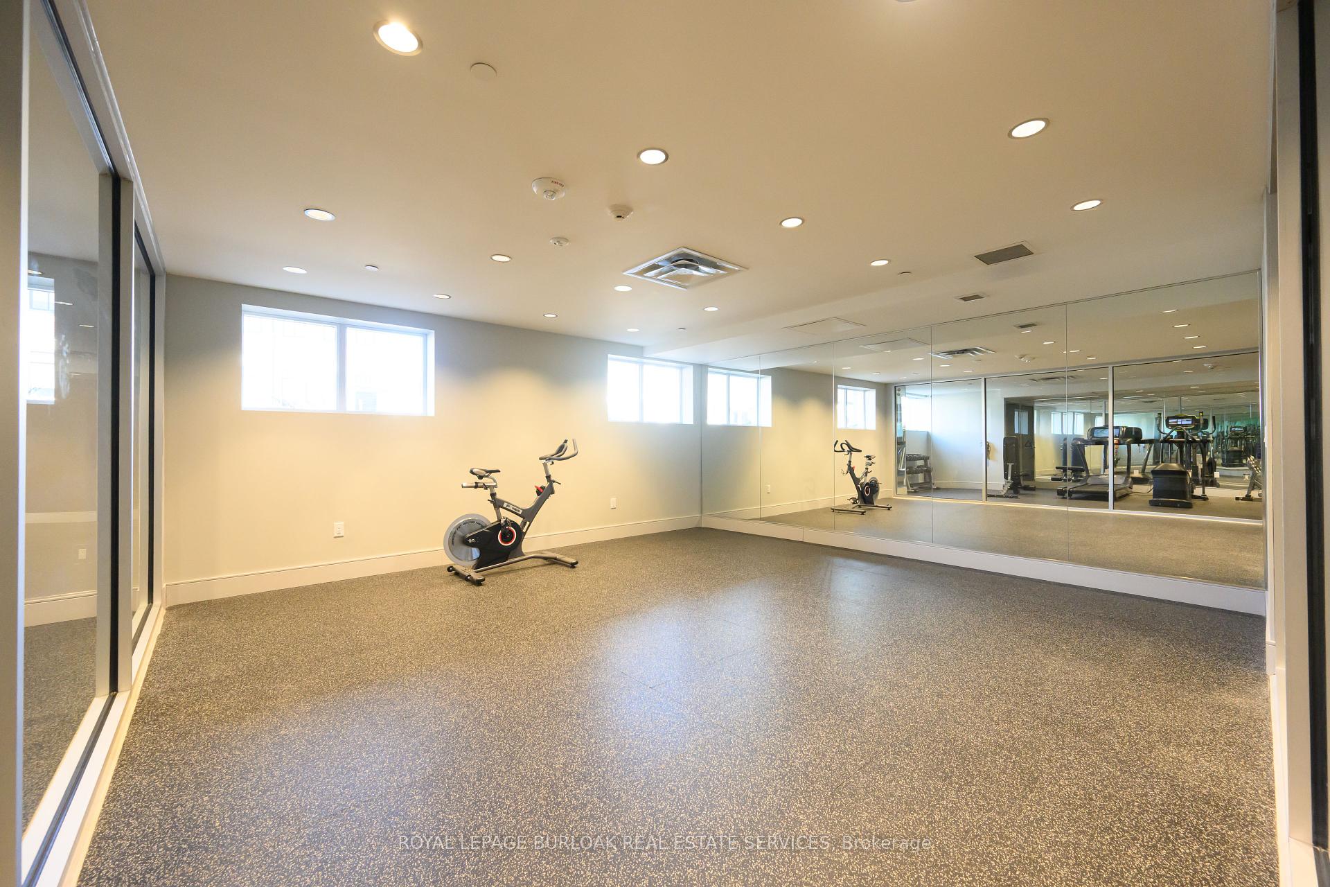 2 Bedrooms Condo at 16 Markle,  Hamilton For sale