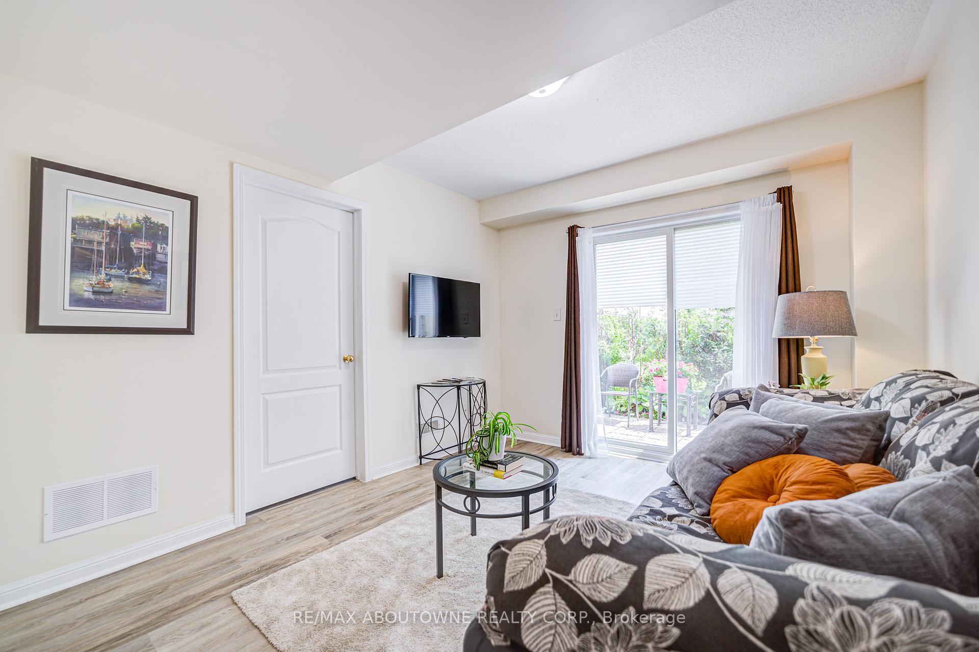 3 Bedrooms Condo at 470 Beach, Hamilton For sale