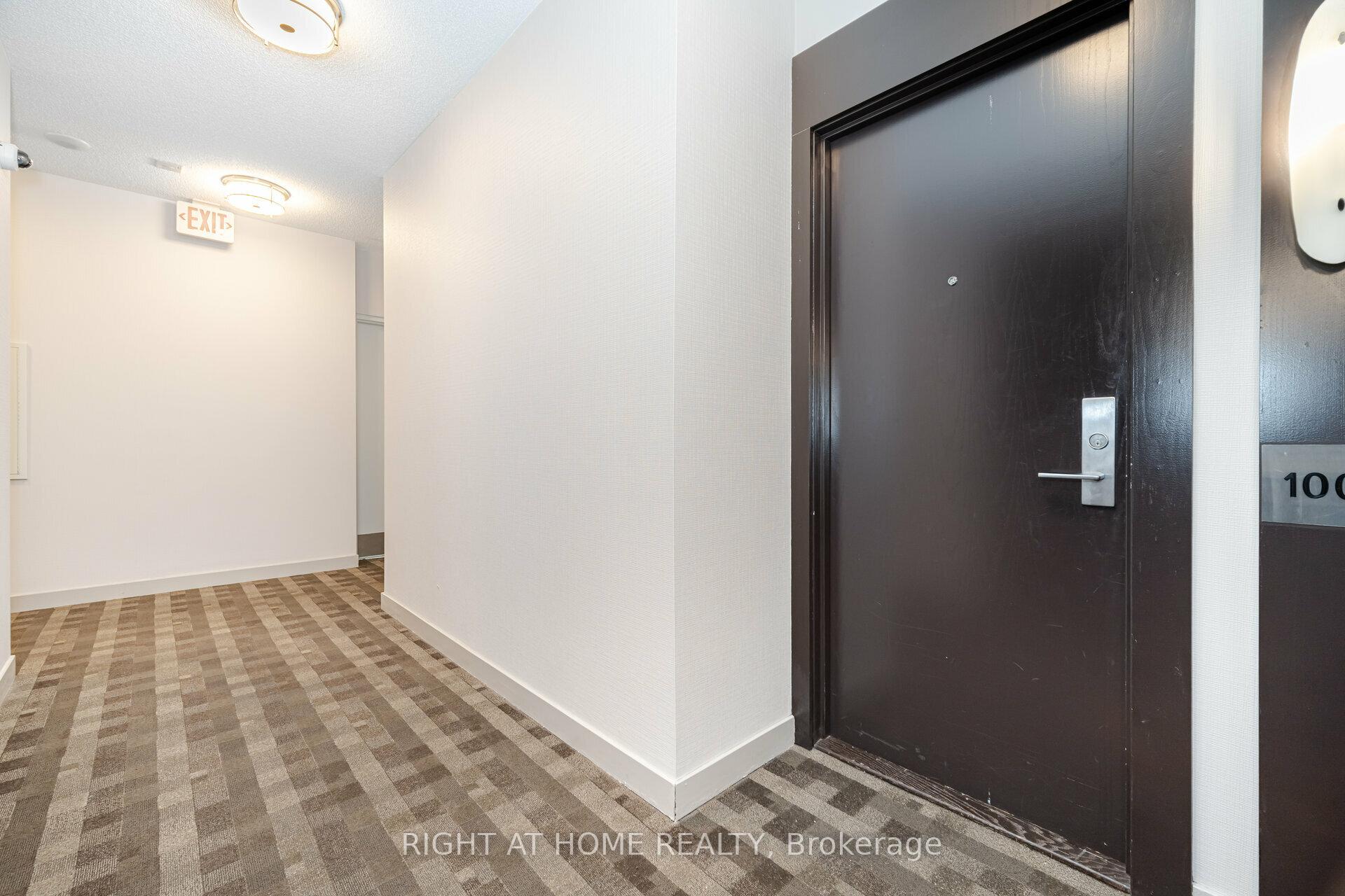 2 Bedrooms Condo at 70 Absolute, Mississauga For sale