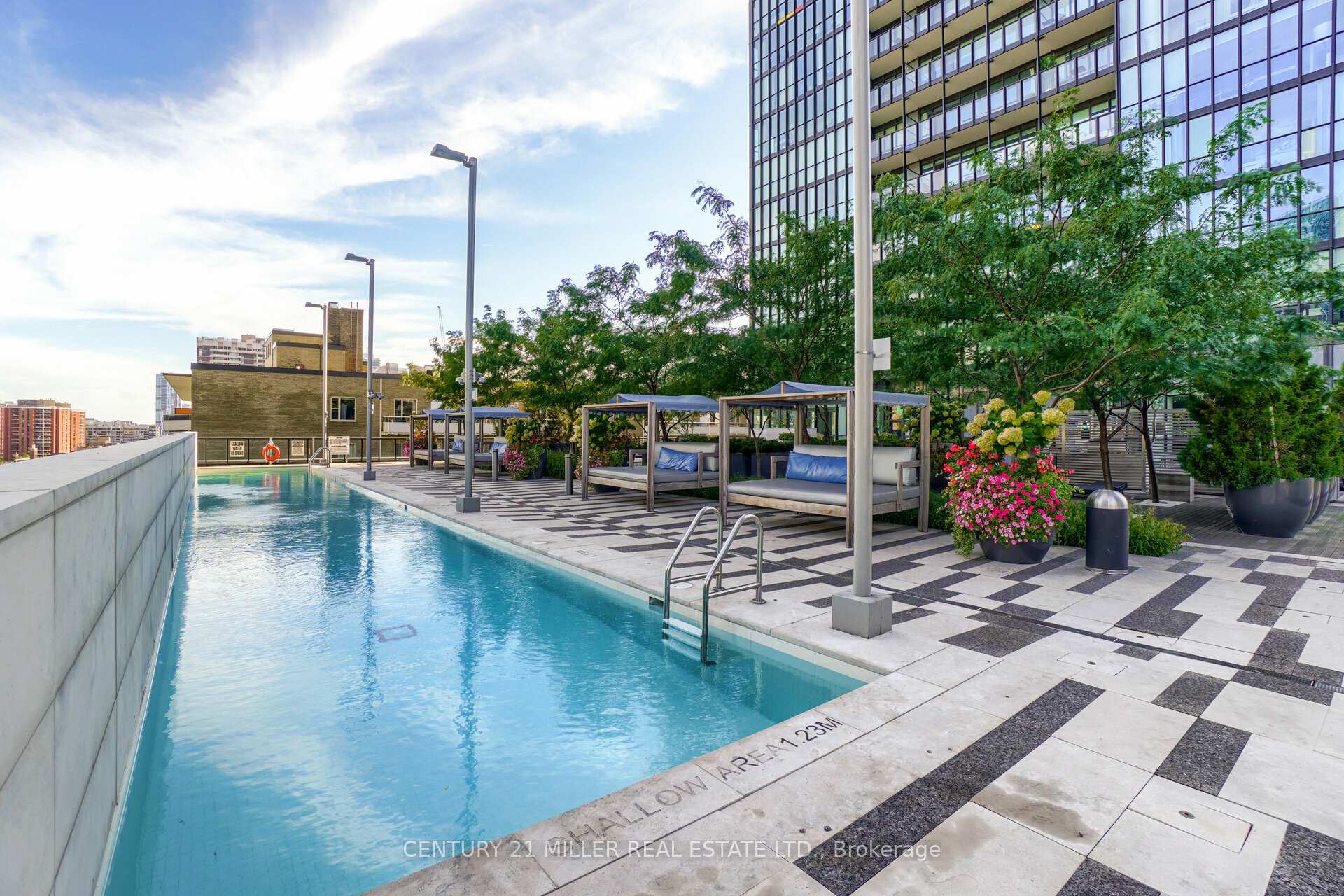 2 Bedrooms Condo at 101 Charles, Toronto For sale