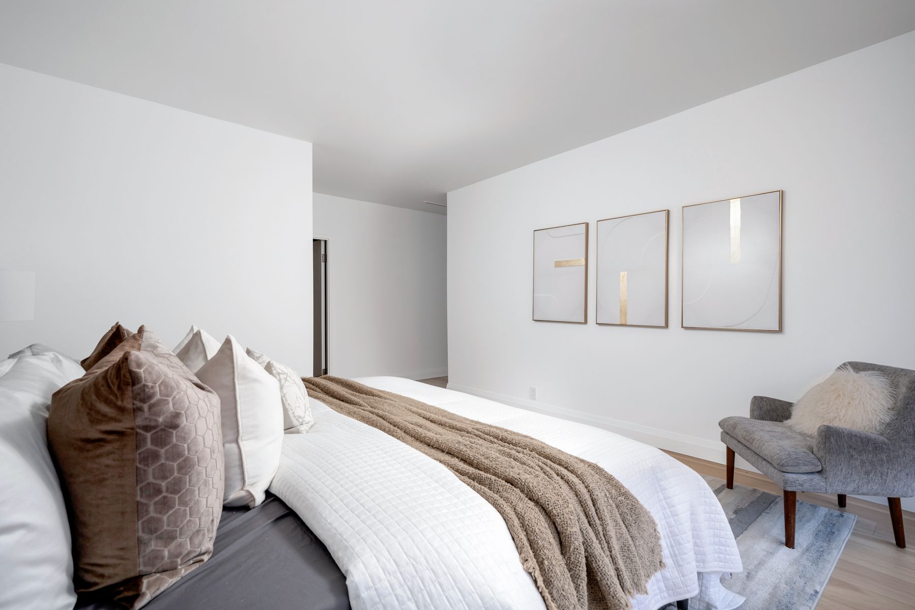 18A Hazelton Avenue E301