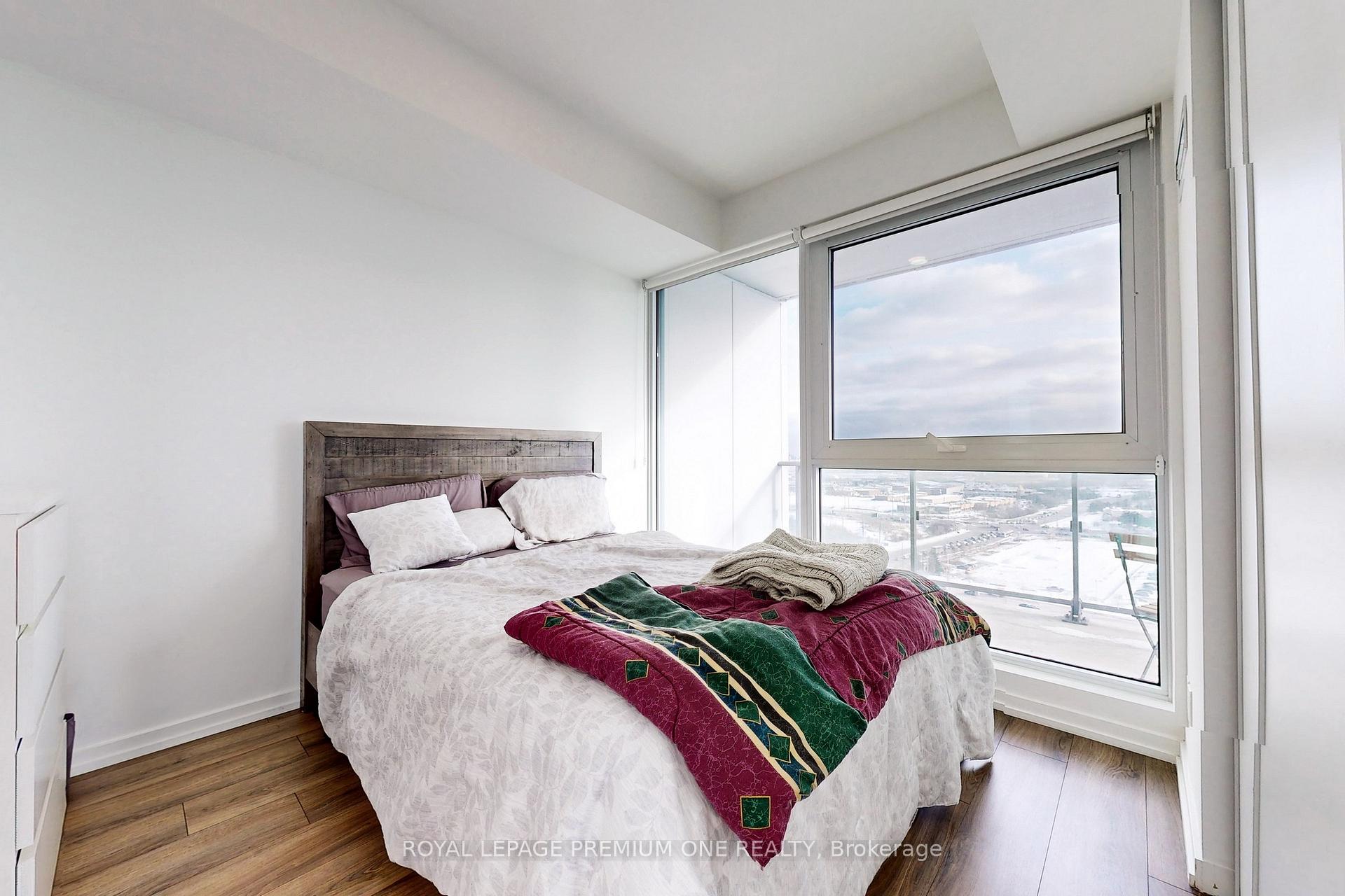 2 Bedrooms Condo at 1000 Portage,  Vaughan For sale