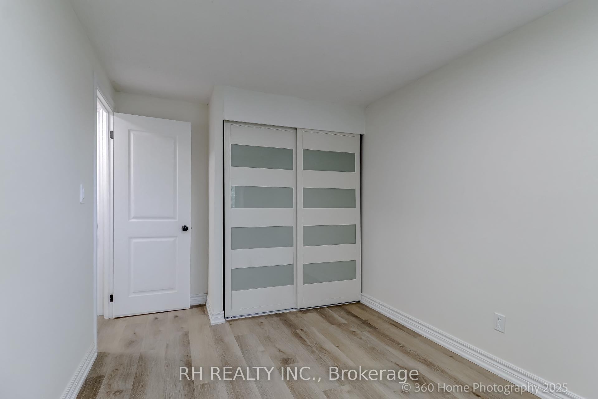 4 Bedrooms Condo at 25 Collinsgrove, Toronto For sale