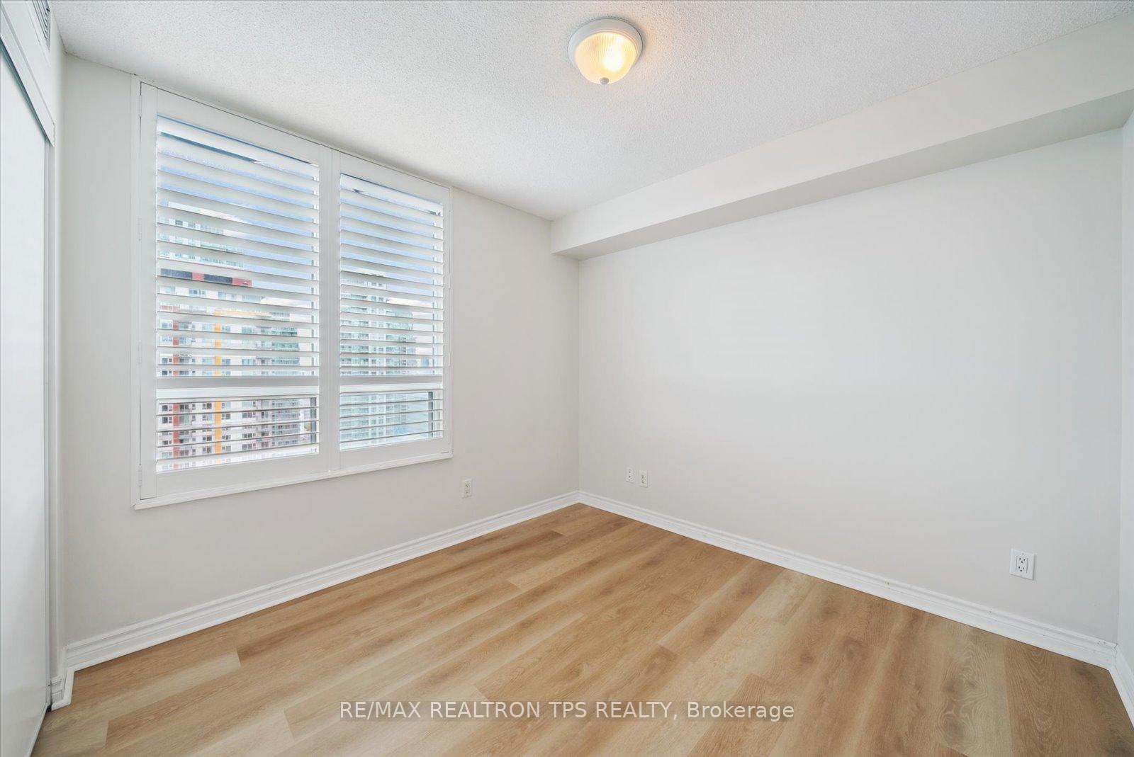 3 Bedrooms Condo at 61 Town Centre, Toronto For sale