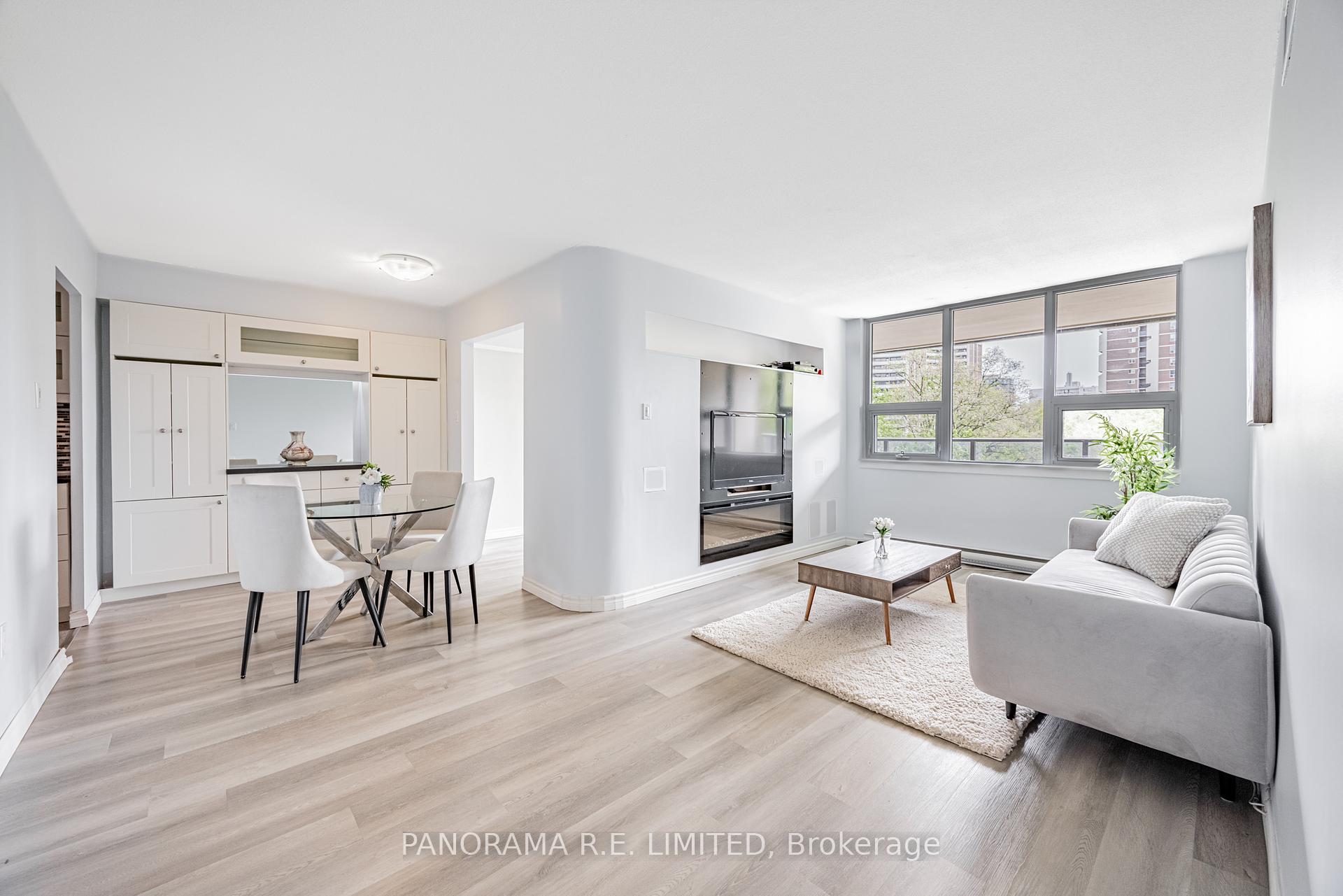 4 Bedrooms Condo at 15 La Rose, Toronto For sale