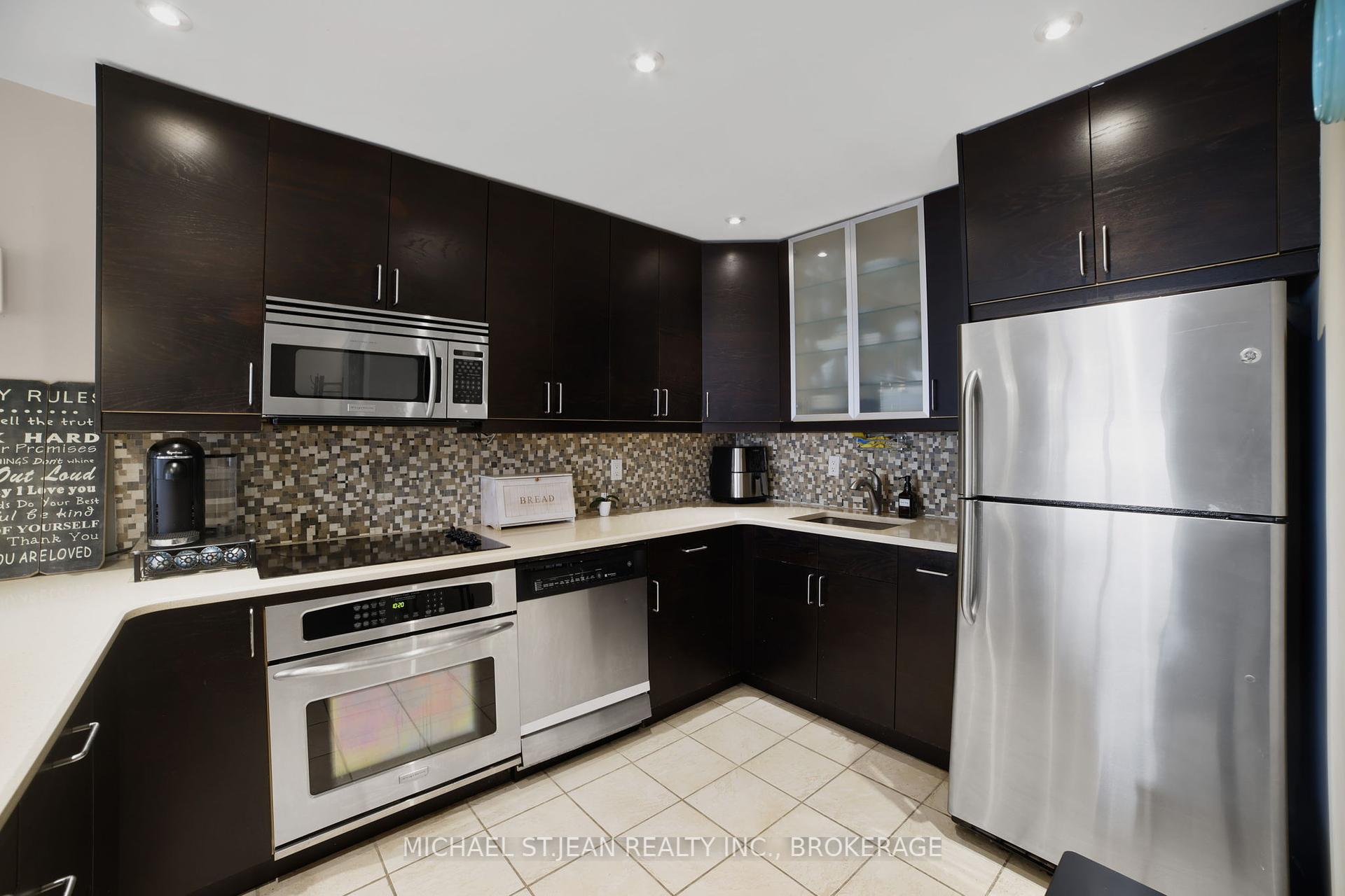 4 Bedrooms Condo at 1016 Falgarwood,  Oakville For sale