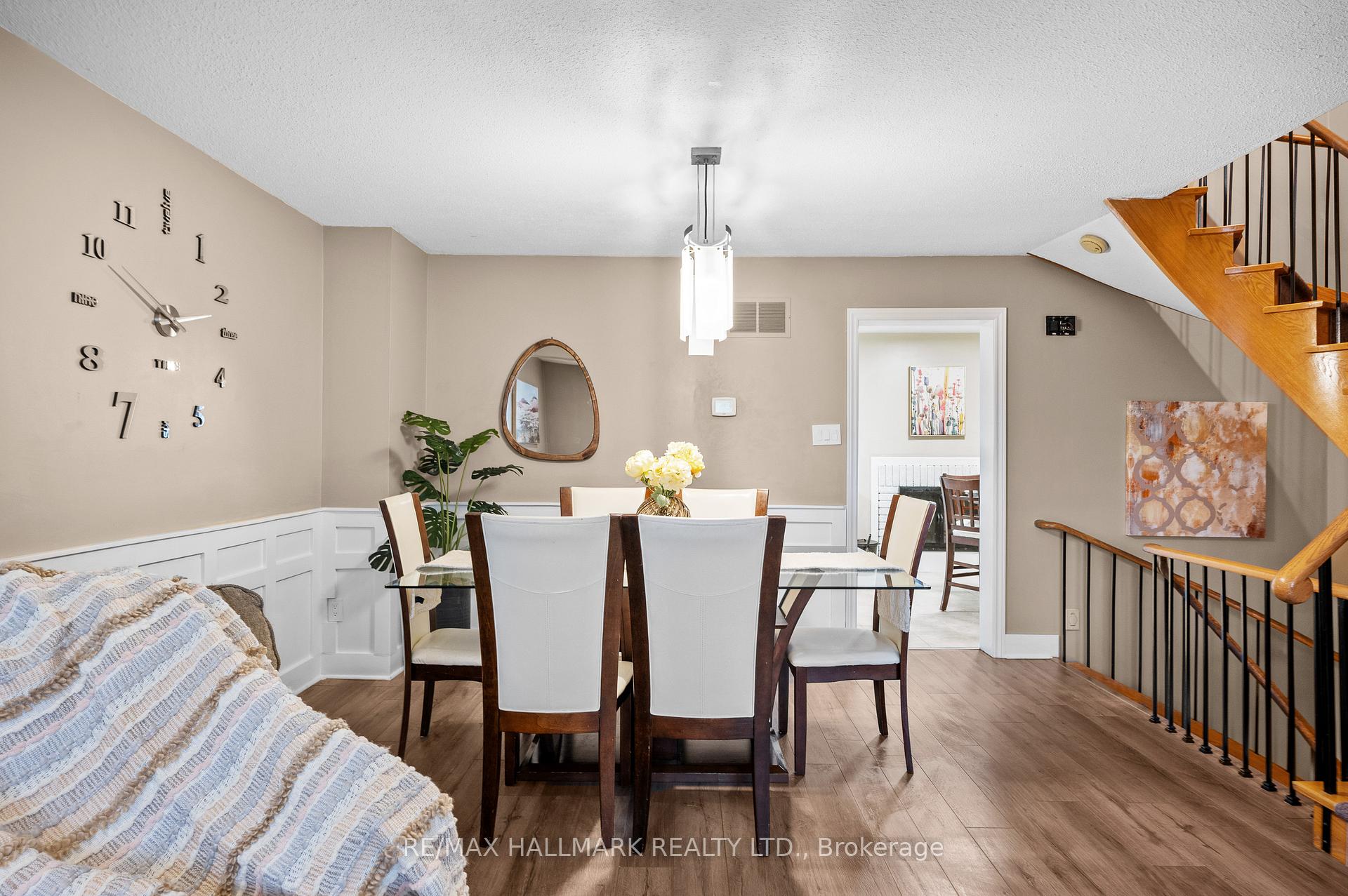 3 Bedrooms Condo at 6679 Shelter Bay,  Mississauga For sale