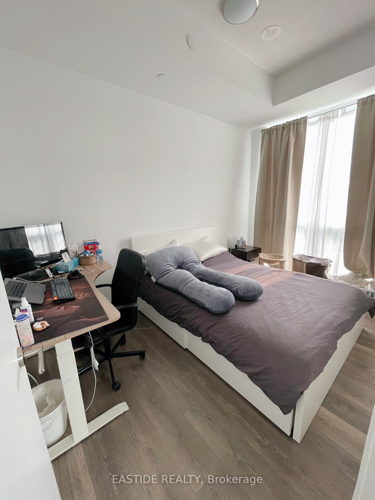 2 Bedrooms Condo at 36 Forest Manor, Toronto For sale
