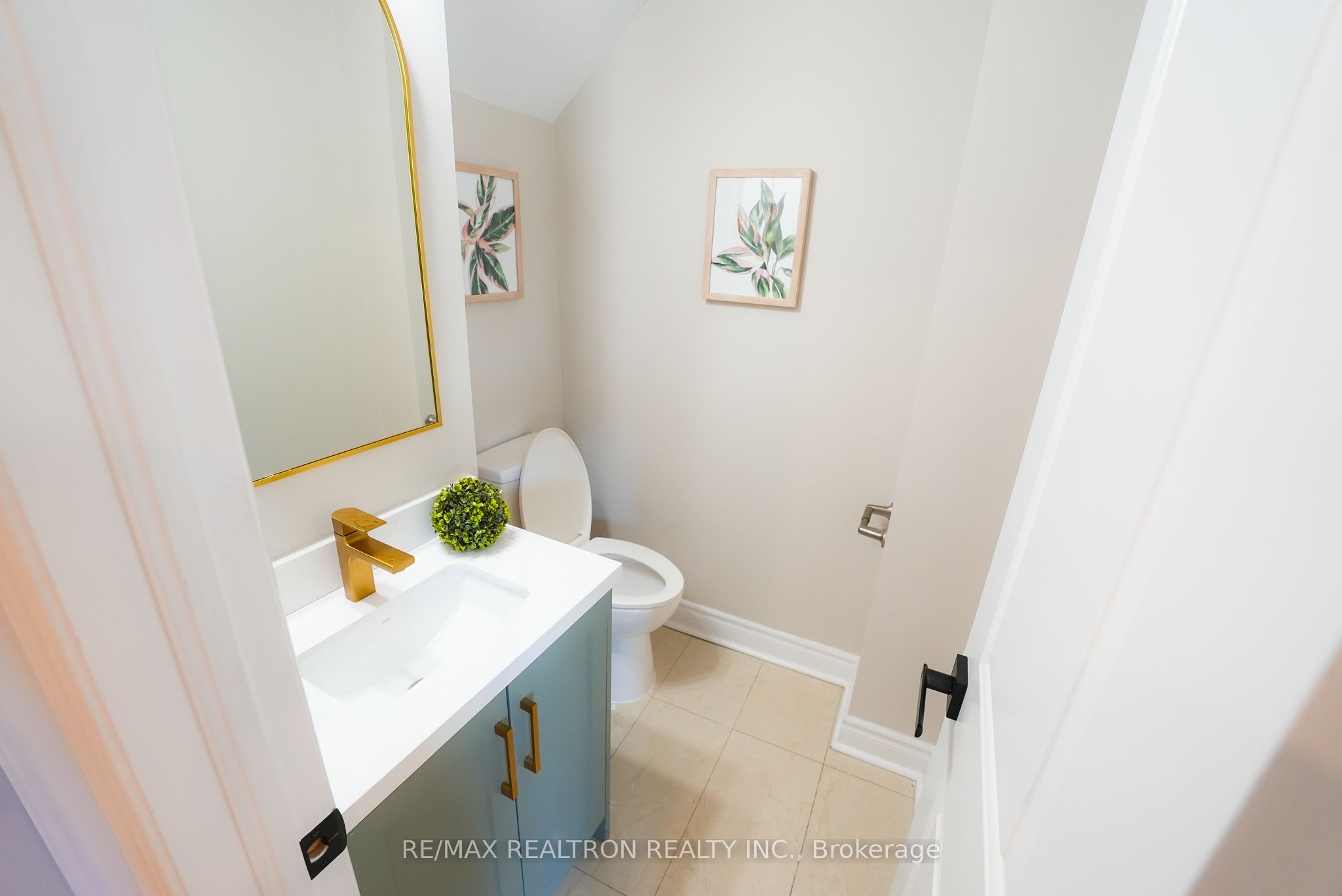 34 Westmoreland Avenue, Oshawa, ON L1G 2M8