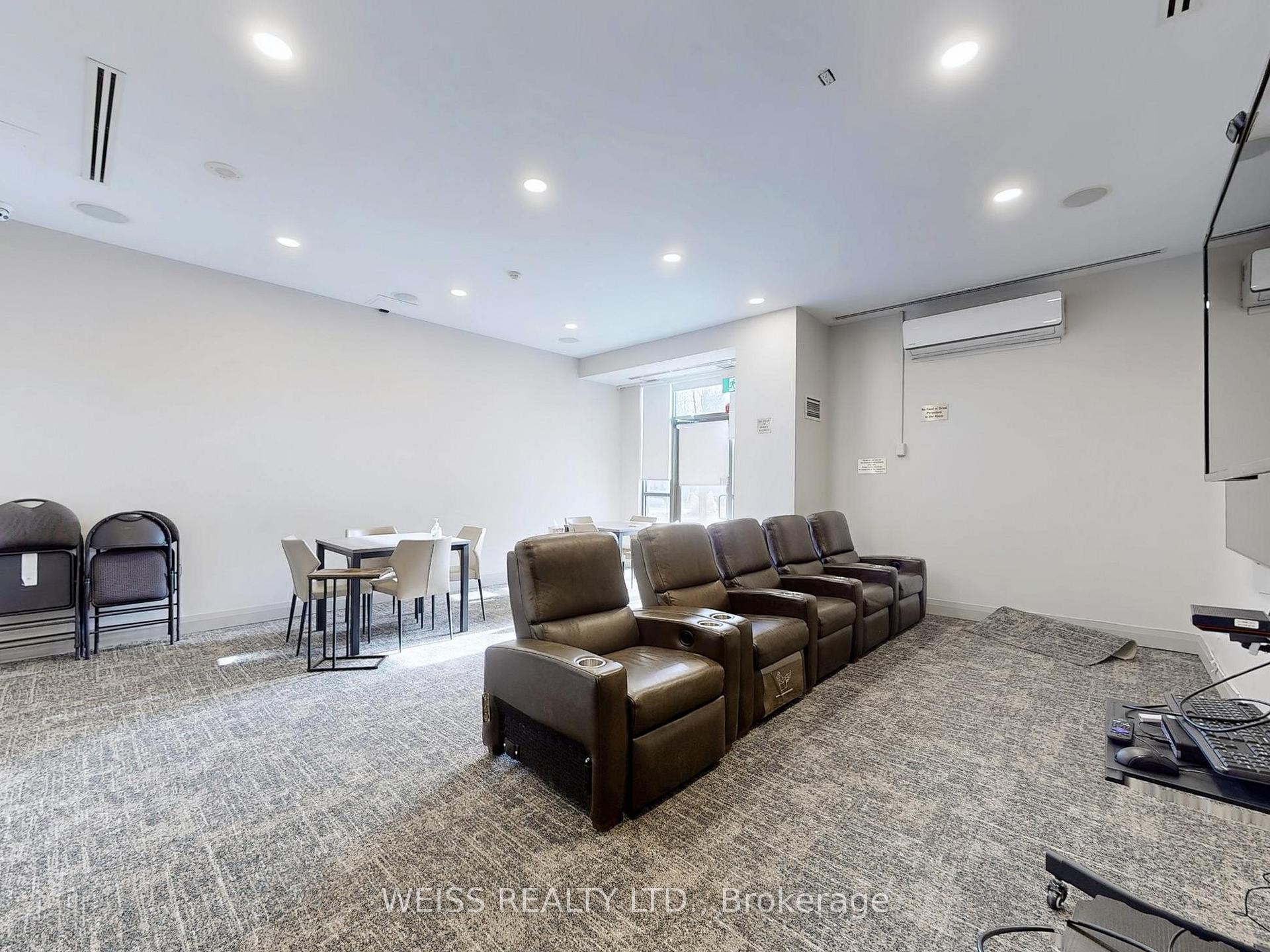 3 Bedrooms Condo at 88 Promenade, Vaughan For sale