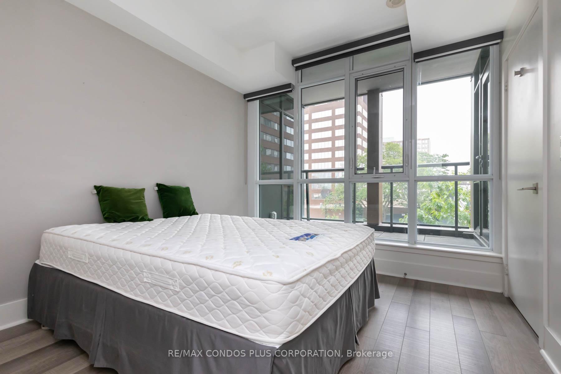 1 Bedroom Condo at 32 Davenport, Toronto For sale
