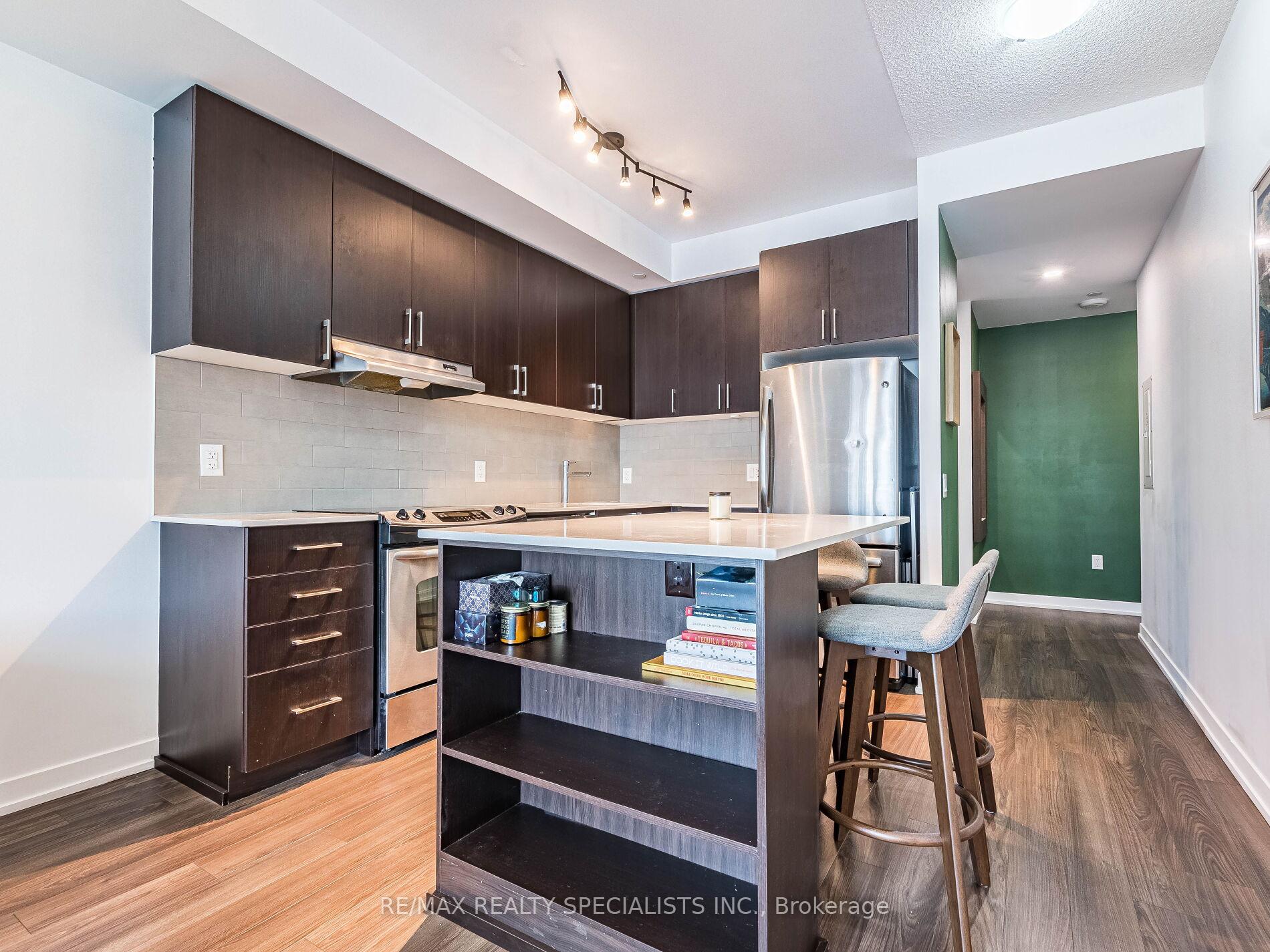 2 Bedrooms Condo at 2560 Eglinton, Mississauga For sale