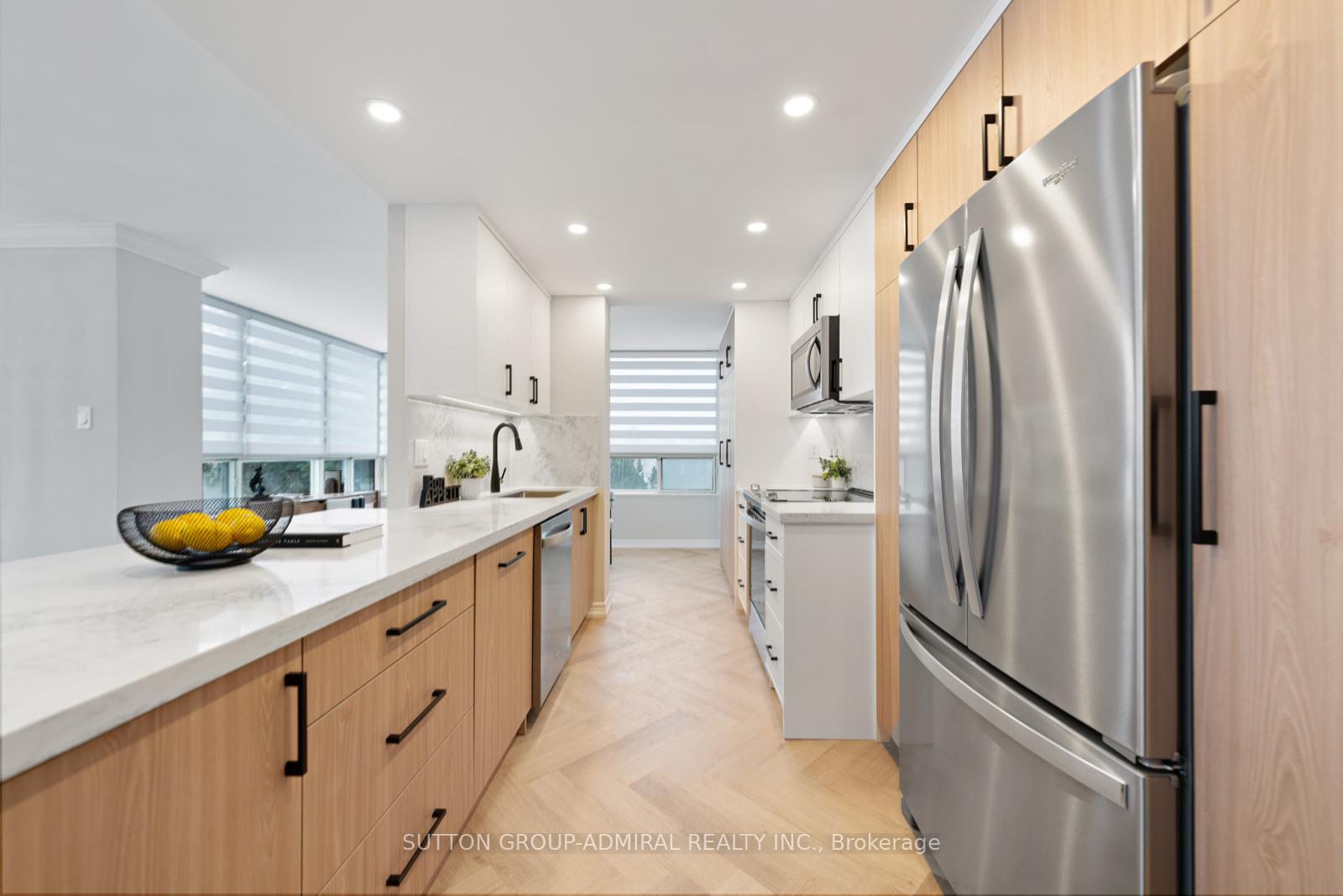 2 Bedrooms Condo at 7 Townsgate, Vaughan For sale