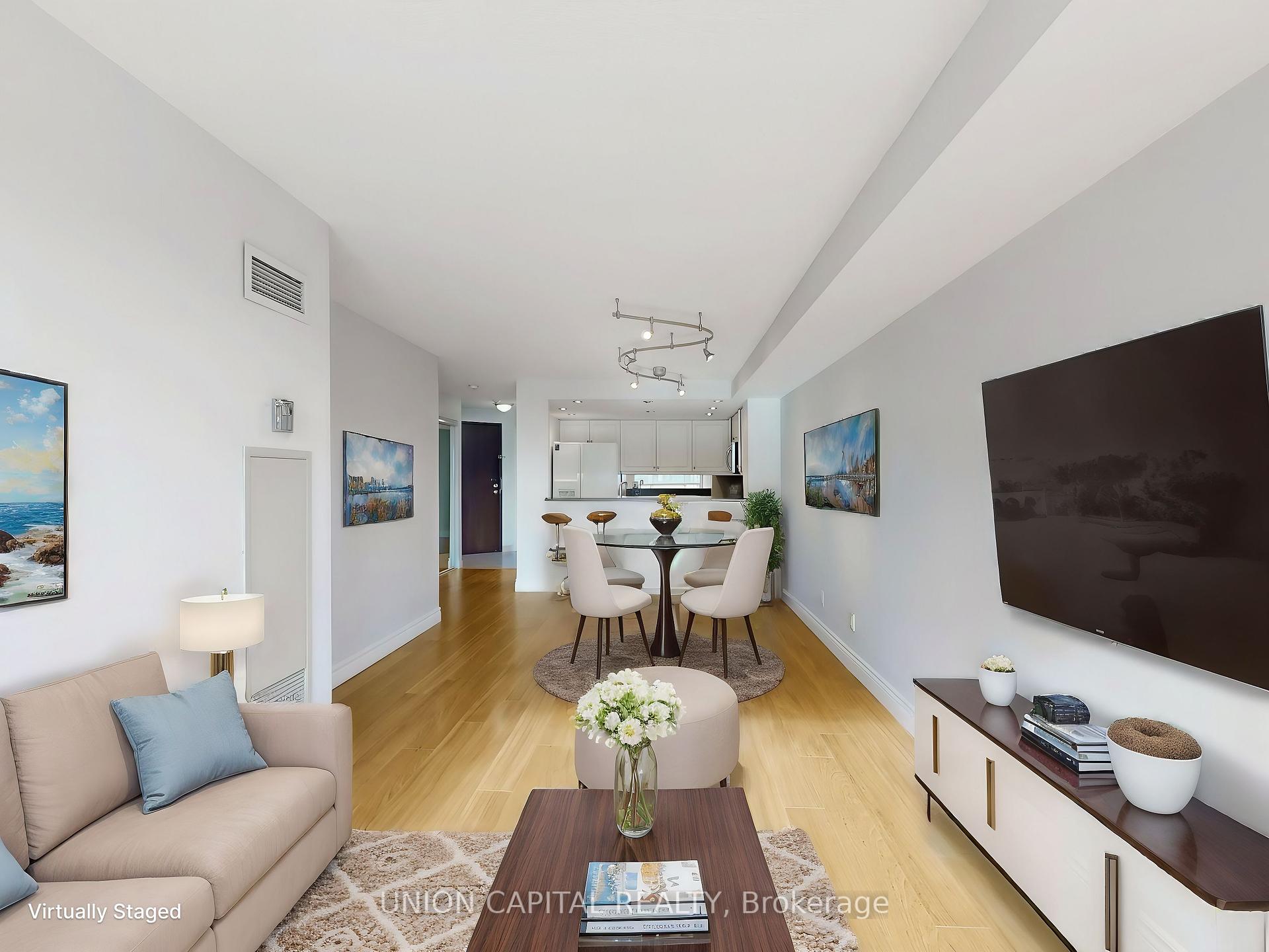 3 Bedrooms Condo at 28 Hollywood, Toronto For sale