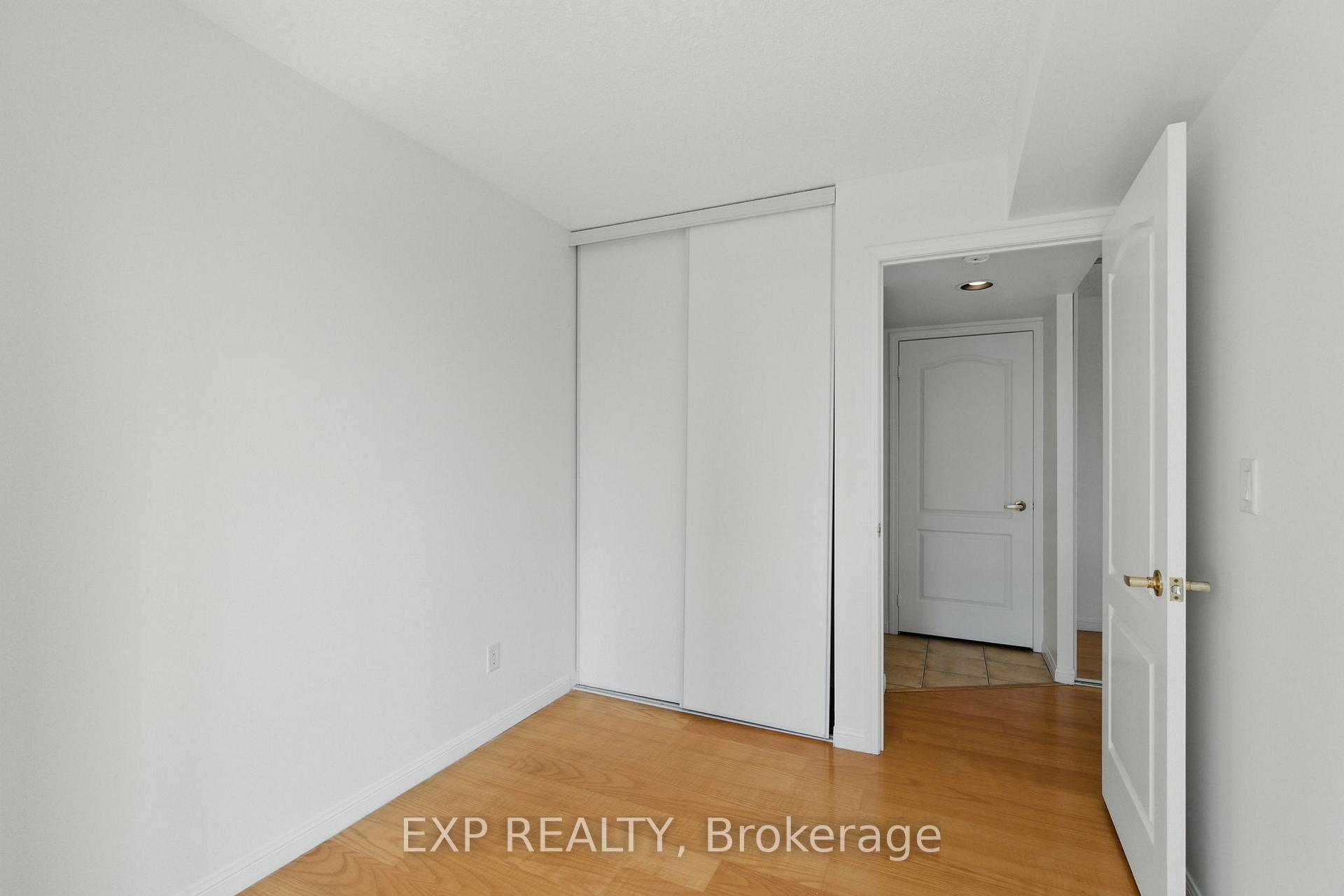 2 Bedrooms Condo at 18 Stafford, Toronto For sale