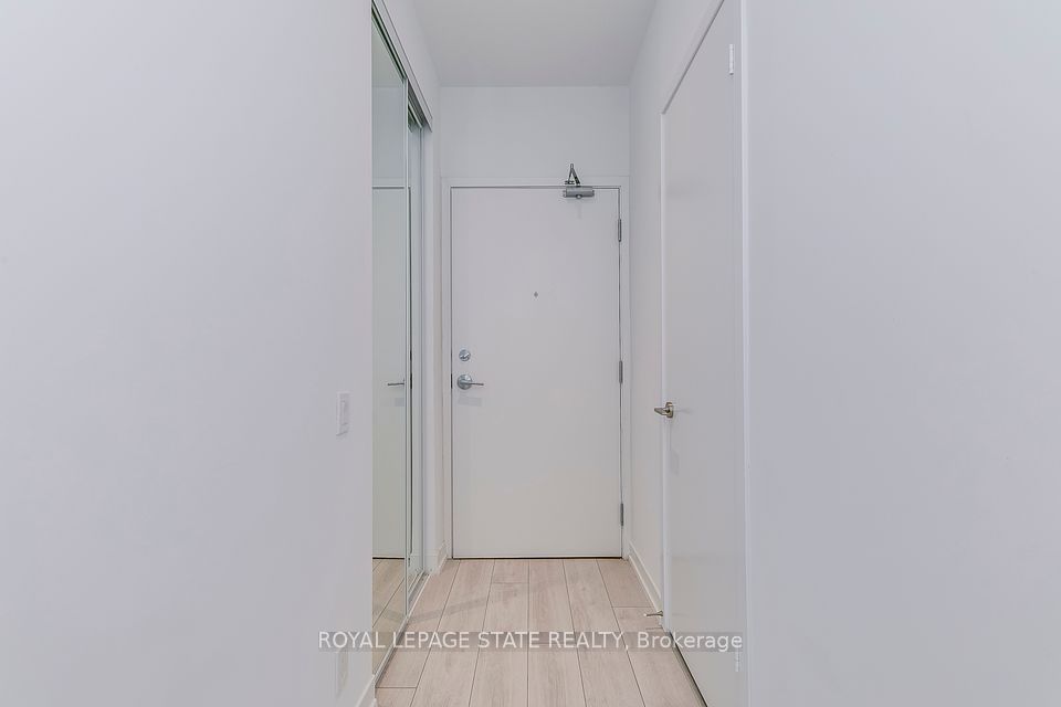 https://trreb-image.ampre.ca/pAT_VvnbmWO5SRSz9M-r8CX80y8g04hK5HY1AWe-FcM/rs:fit:960:960/wm:.5:so:0:50:.4/wmsh:10/wmt:PHNwYW4gZm9yZWdyb3VuZD0nd2hpdGUnIGZvbnQ9JzY4Jz5ST1lBTCBMRVBBR0UgU1RBVEUgUkVBTFRZLCBCcm9rZXJhZ2U8L3NwYW4-/L3RycmViL2xpc3RpbmdzLzQxLzAwLzM5LzMyL3AvNDZkMDY2ZTEtMjQ1MC00OGRkLWFiOGEtODU1OWMyYmJlNTkxLmpwZw.jpg