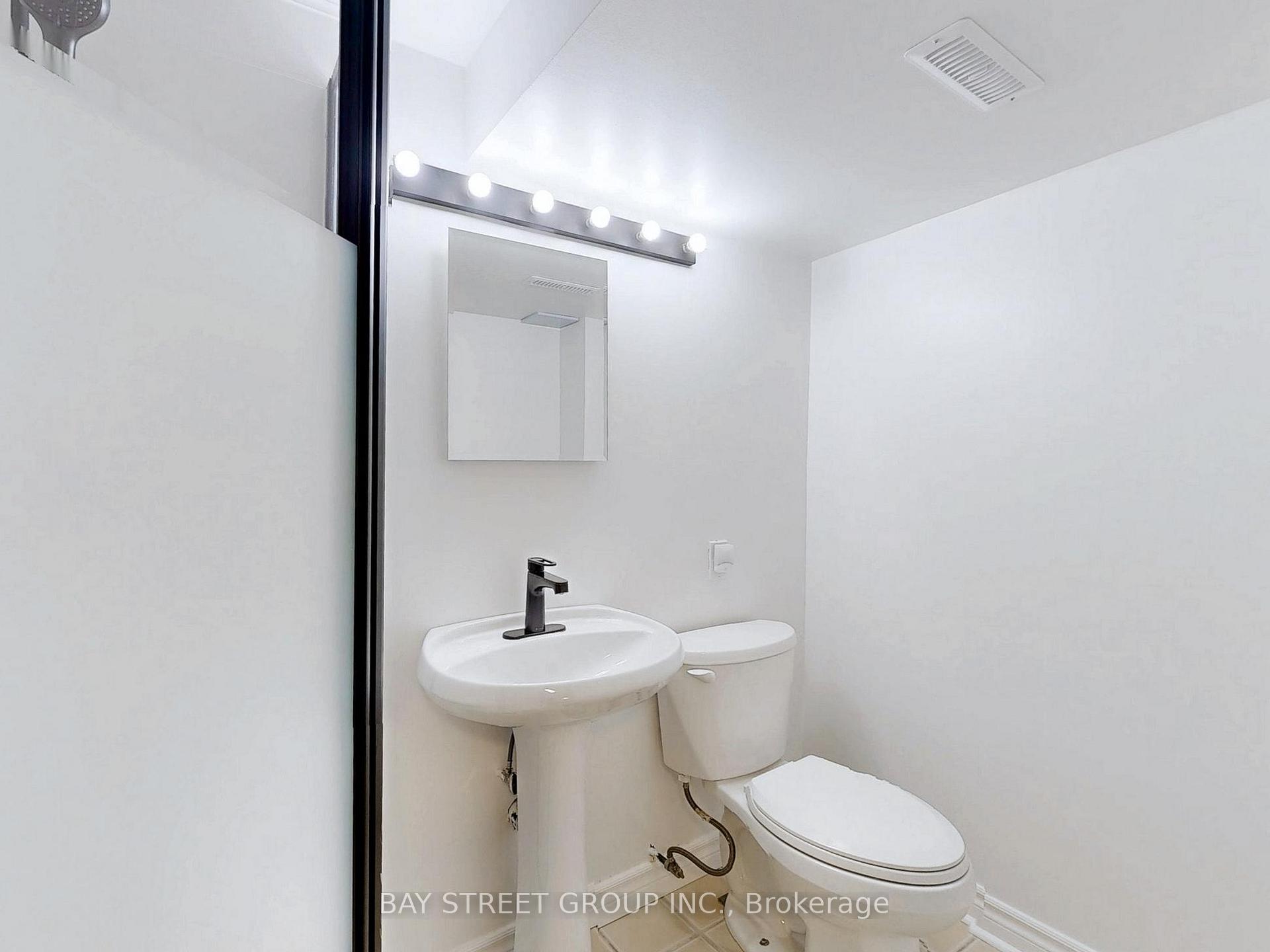 3 Bedrooms Condo at 89 Rameau, Toronto For sale