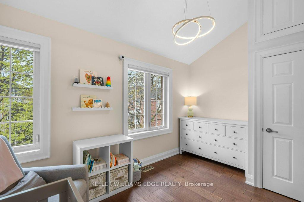 2 Bedrooms Condo at 3480 Upper Middle, Burlington For sale
