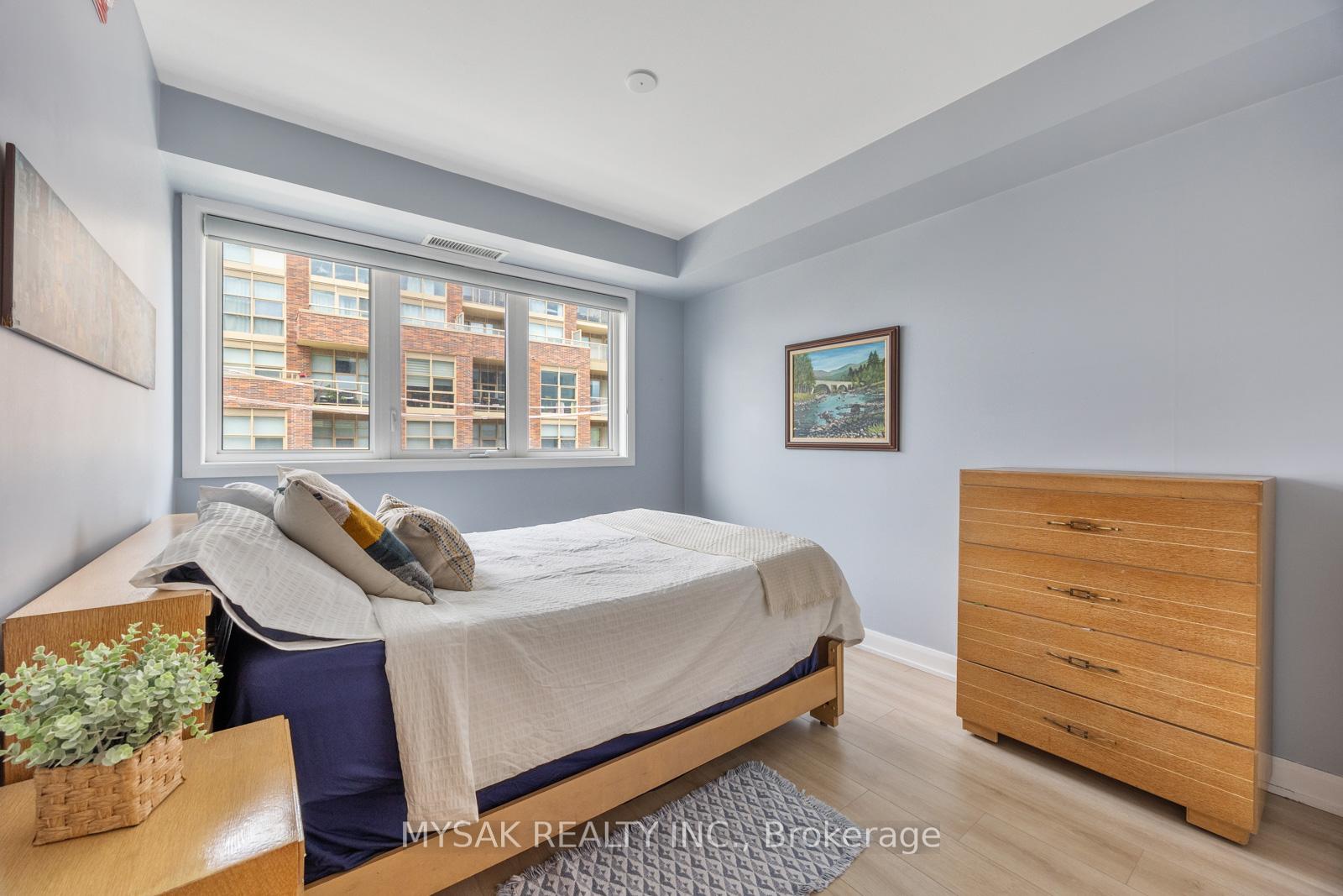 2 Bedrooms Condo at 385 Osler, Toronto For sale