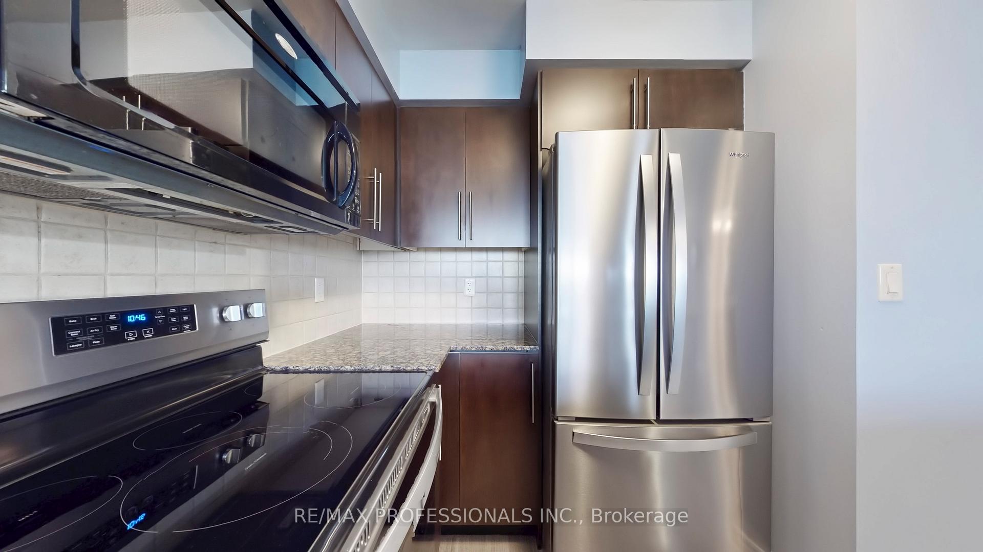 2 Bedrooms Co-op at 310 Burnhamthorpe, Mississauga For sale